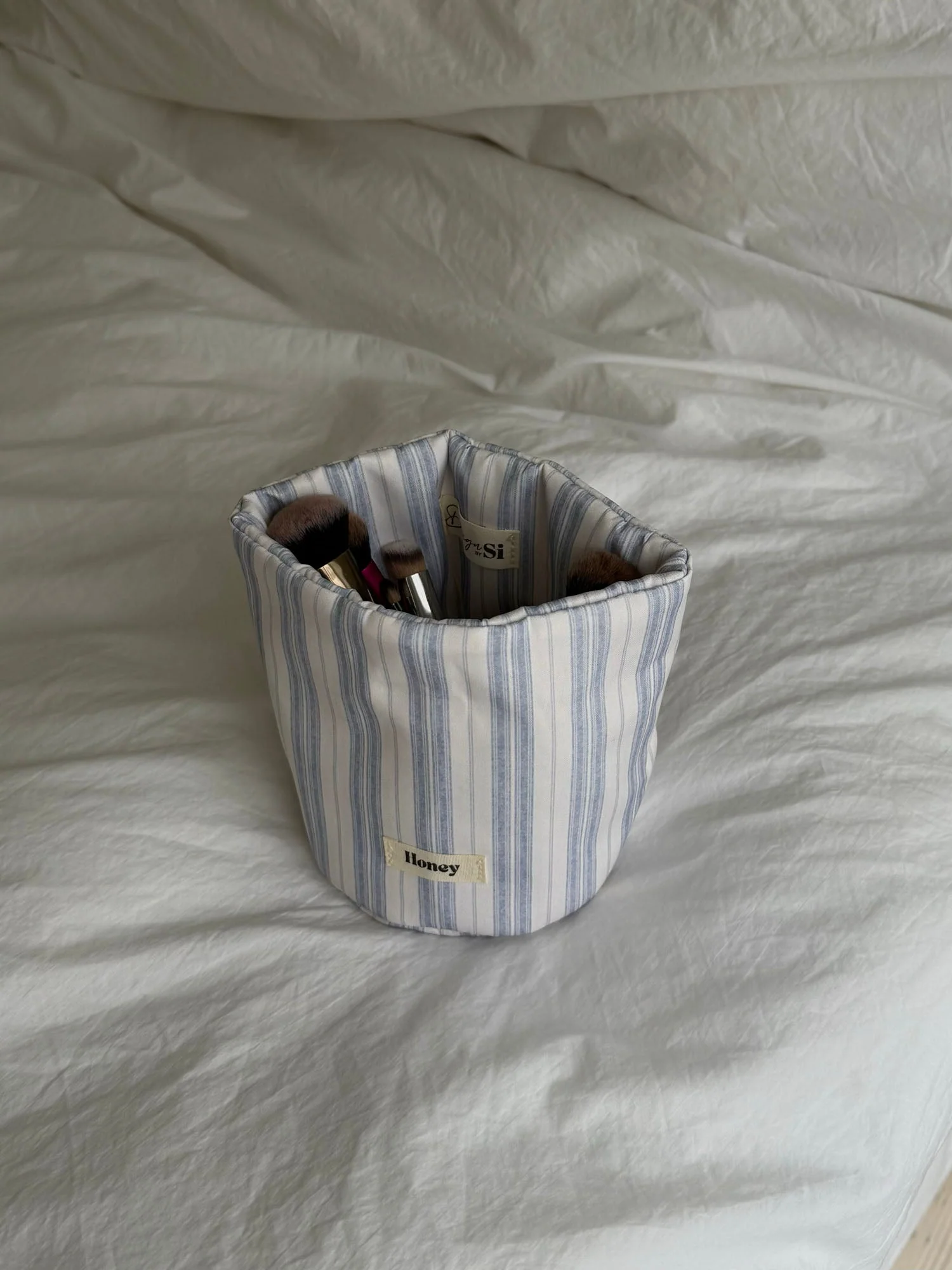 Honey small storage keeper in fabric with stripes - White/blue 5 Honey small storage keeper in fabric with stripes - White/blue