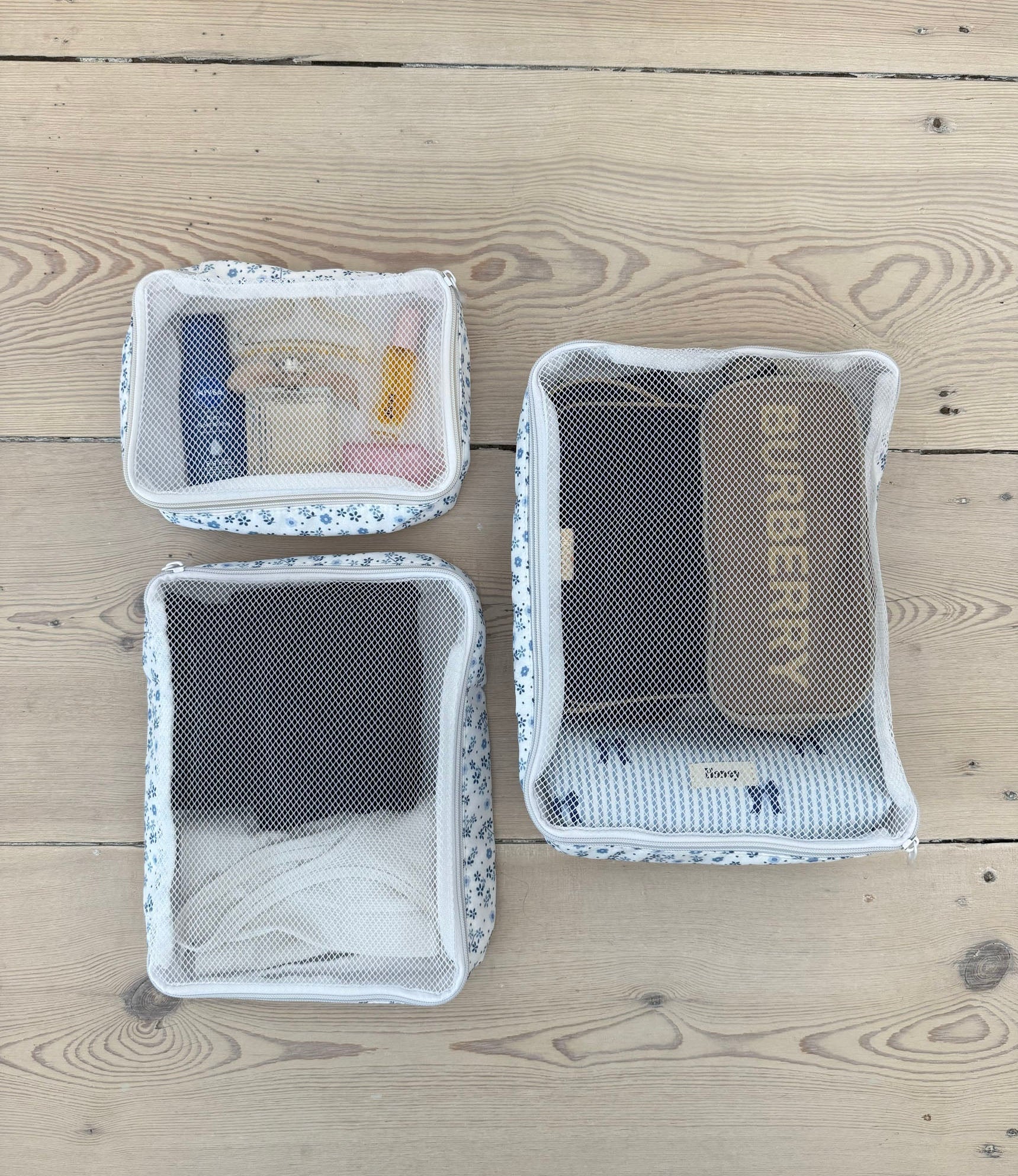 Honey packing cubes – White with blue flowers