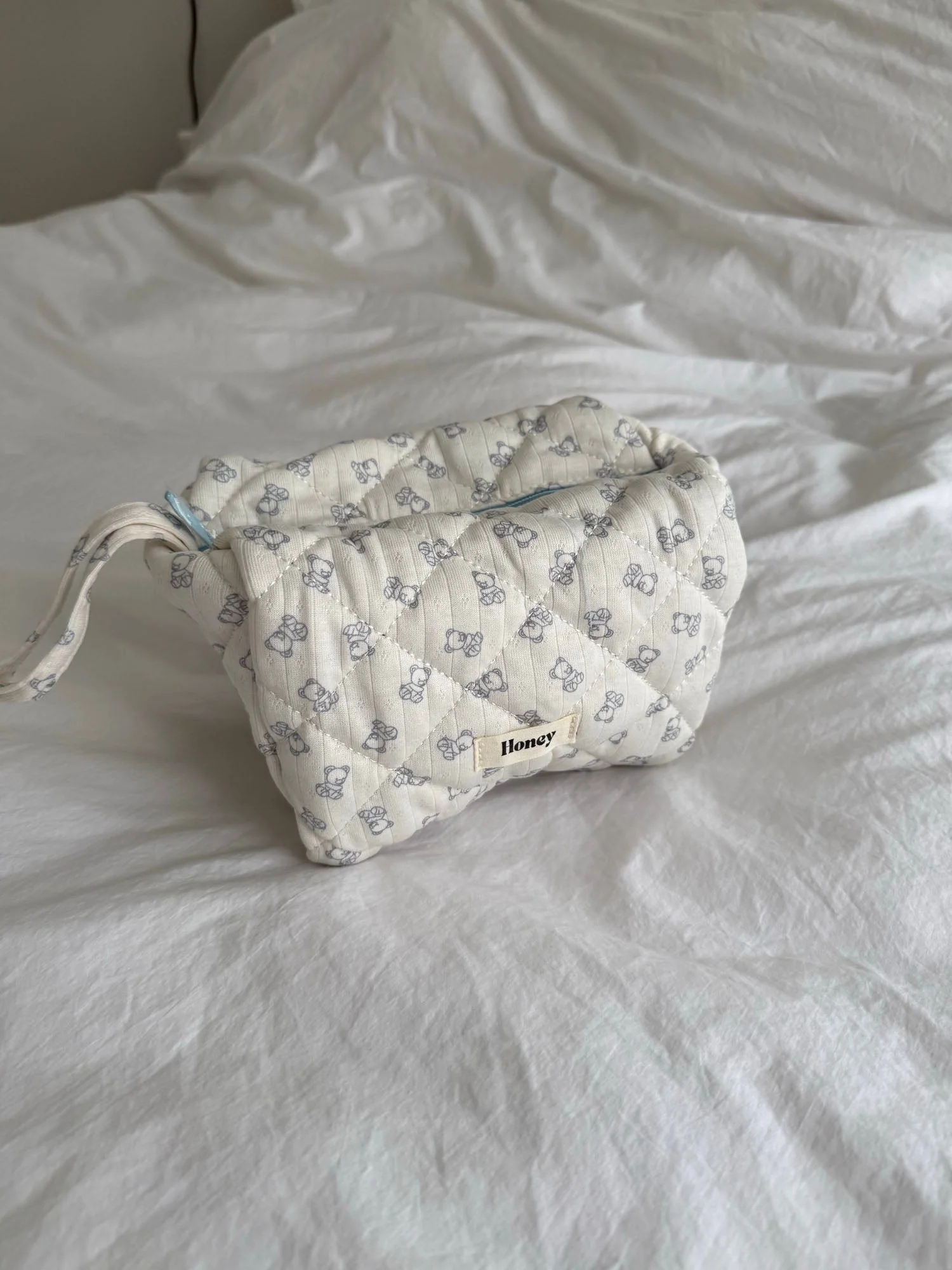 Honey small toiletry bag – Off-white with teddy bears