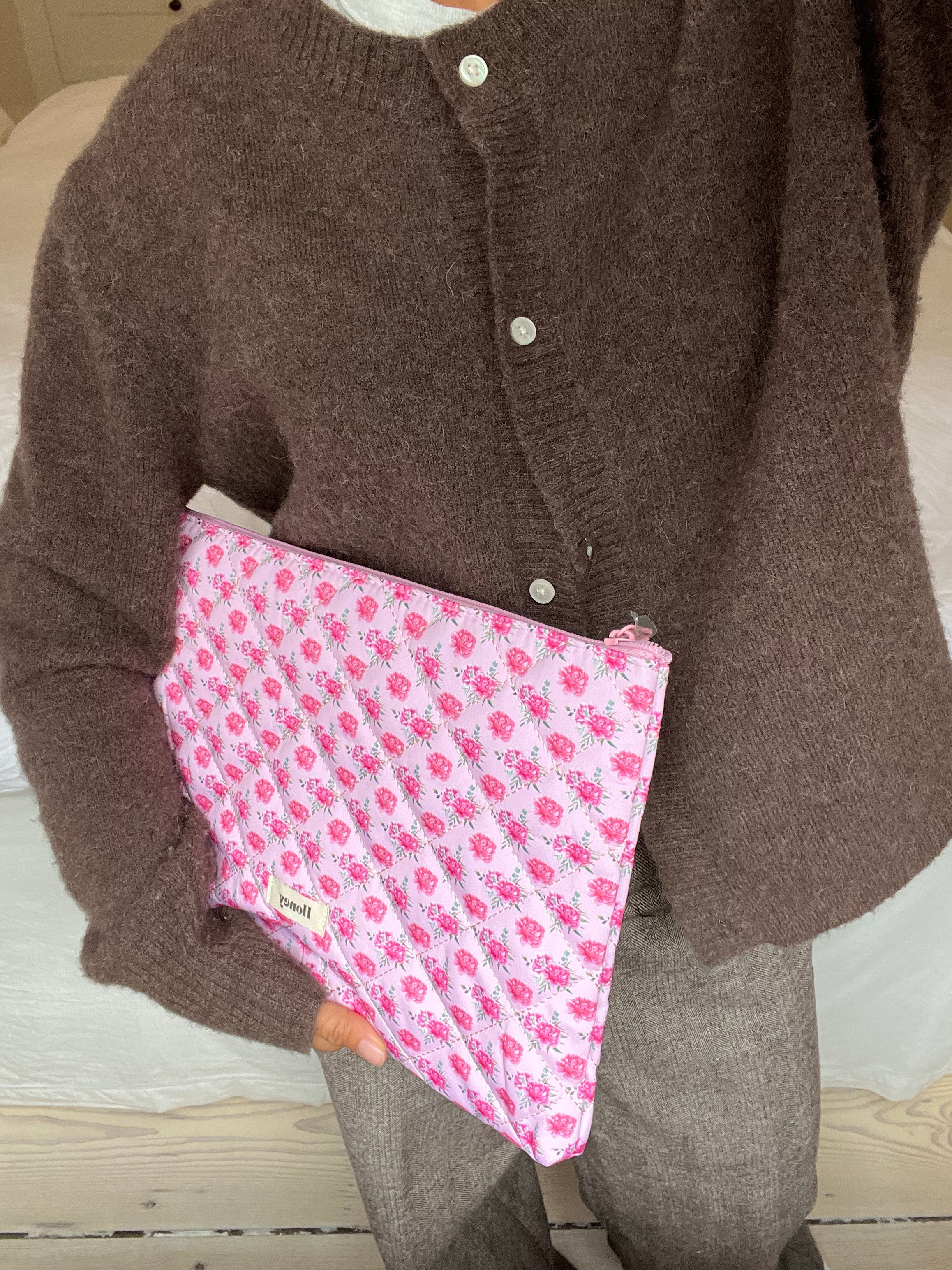 Honey computer sleeve - Pink with pink roses 3 Honey computer sleeve - Pink with pink roses