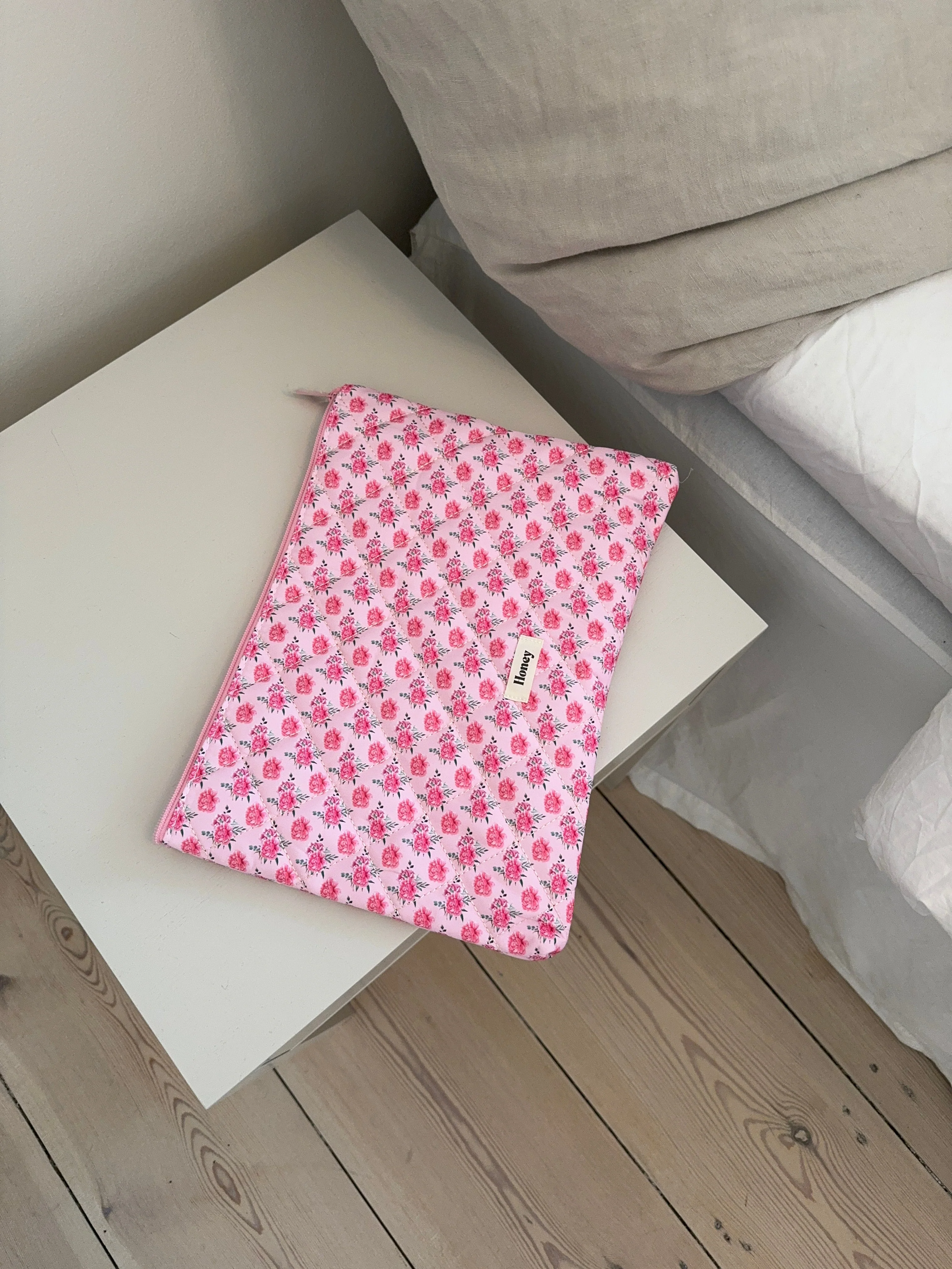 Honey computer sleeve - Pink with pink roses 6 Honey computer sleeve - Pink with pink roses