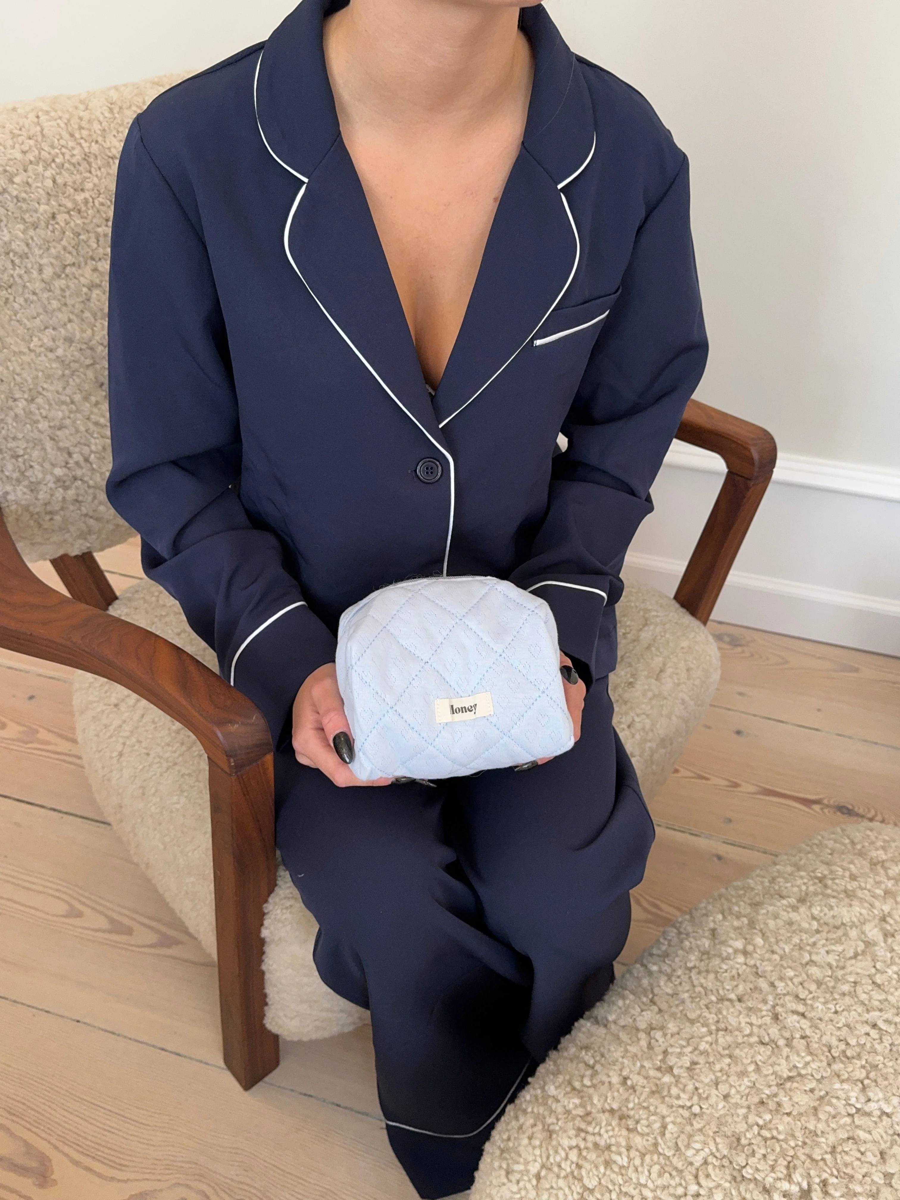 Honey small toiletry bag - Light blue with embroidered hearts 6 Honey small toiletry bag - Light blue with embroidered hearts