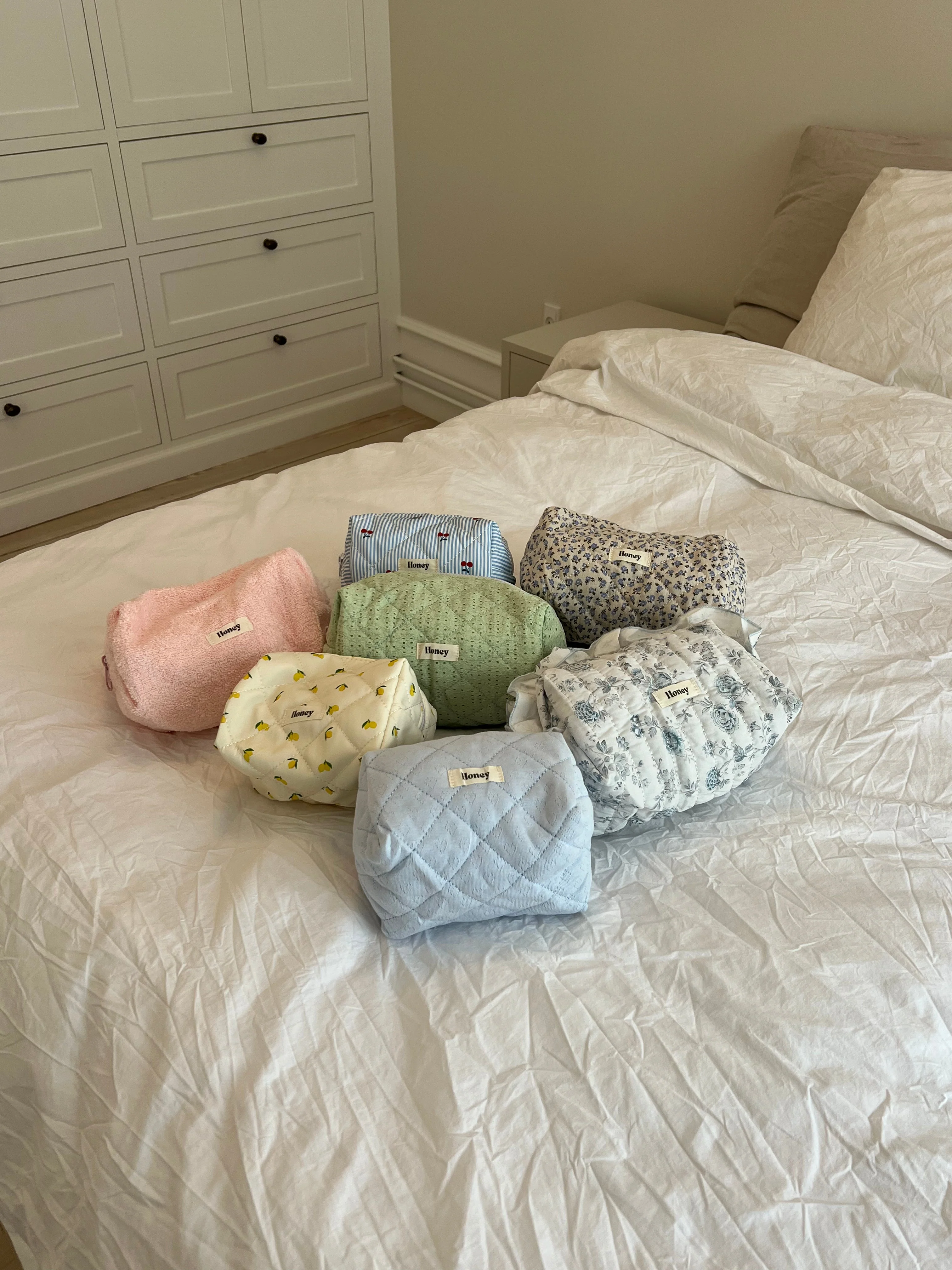 Honey large toiletry bag - Mint green in embroidery 3 Honey large toiletry bag - Mint green in embroidery