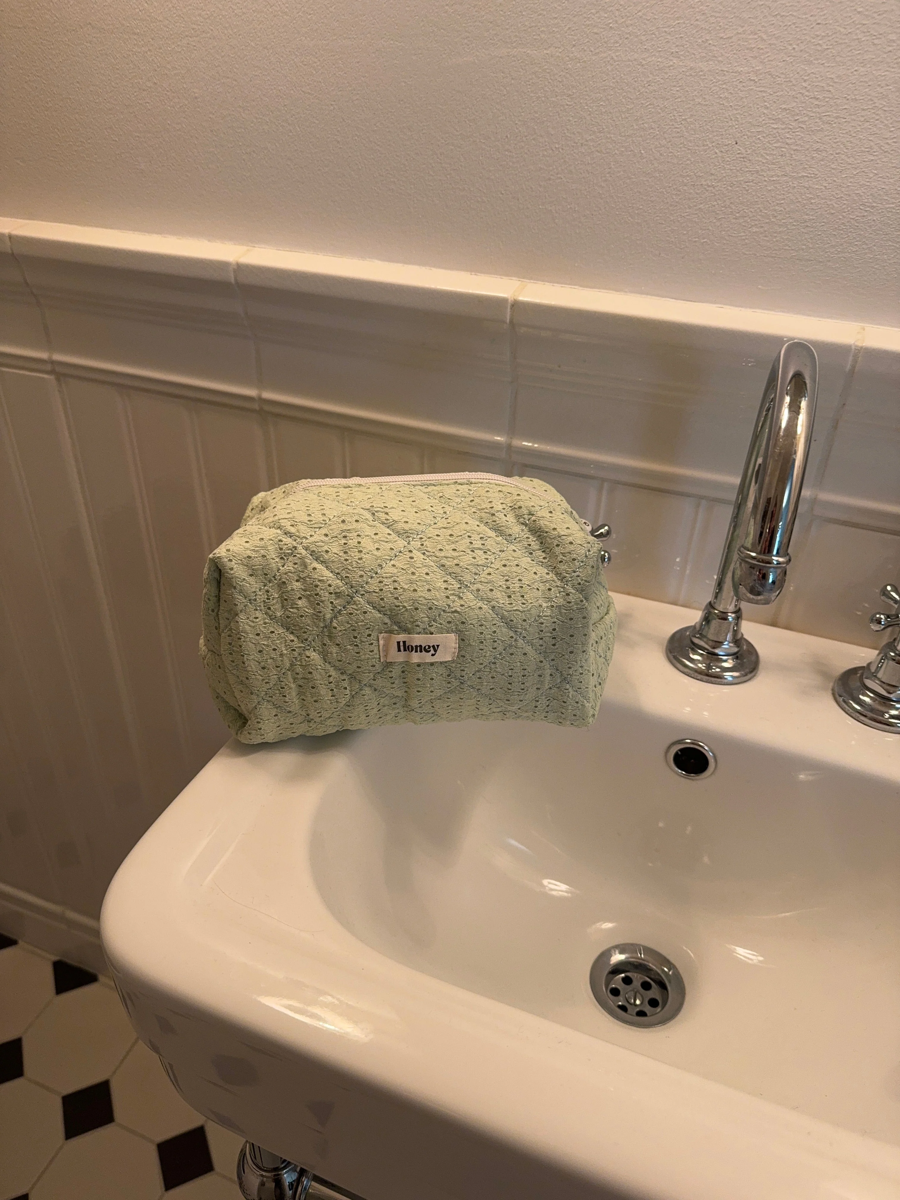 Honey large toiletry bag - Mint green in embroidery 4 Honey large toiletry bag - Mint green in embroidery