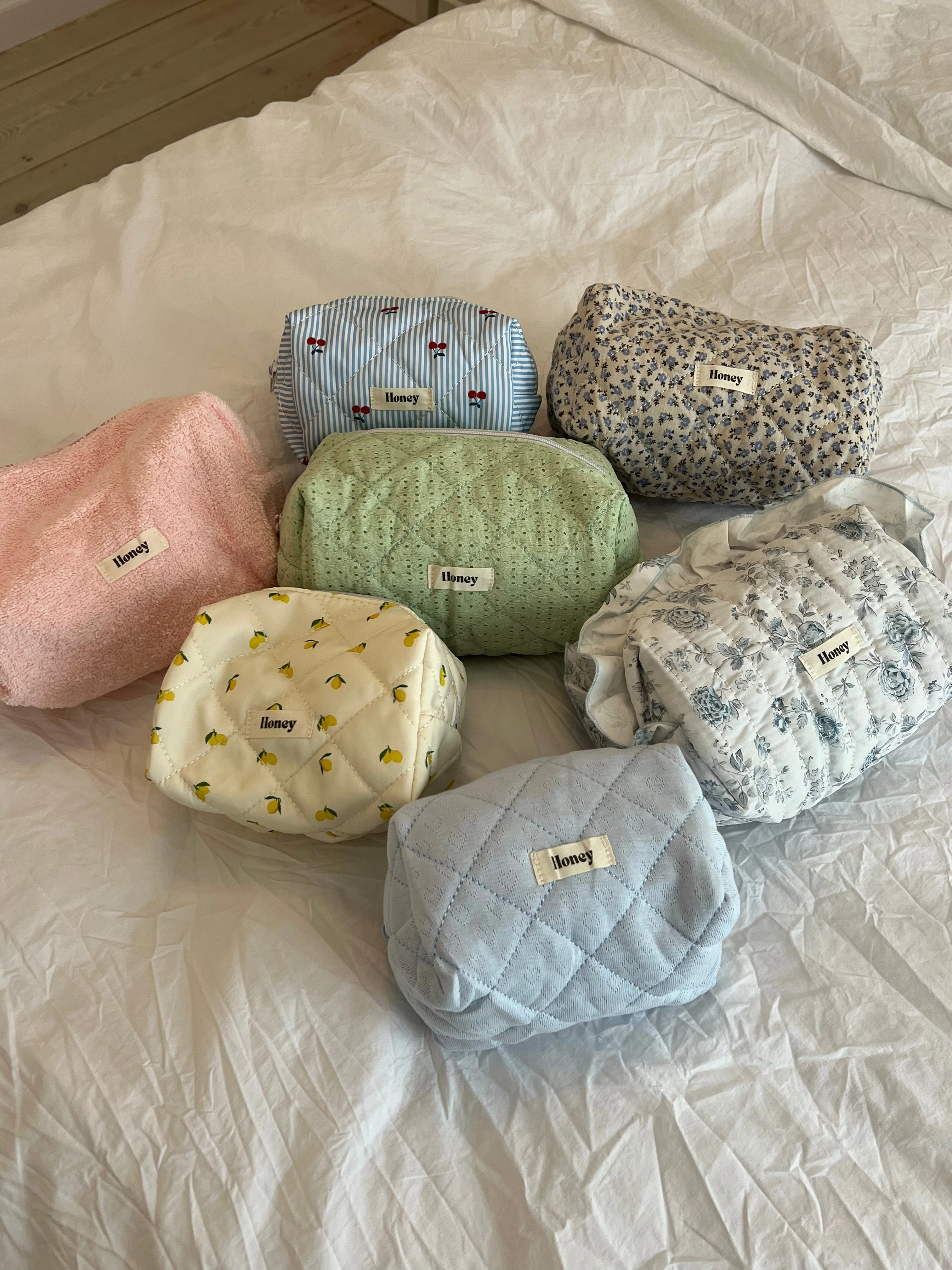 Honey small toiletry bag - Light yellow with lemons 4 Honey small toiletry bag - Light yellow with lemons