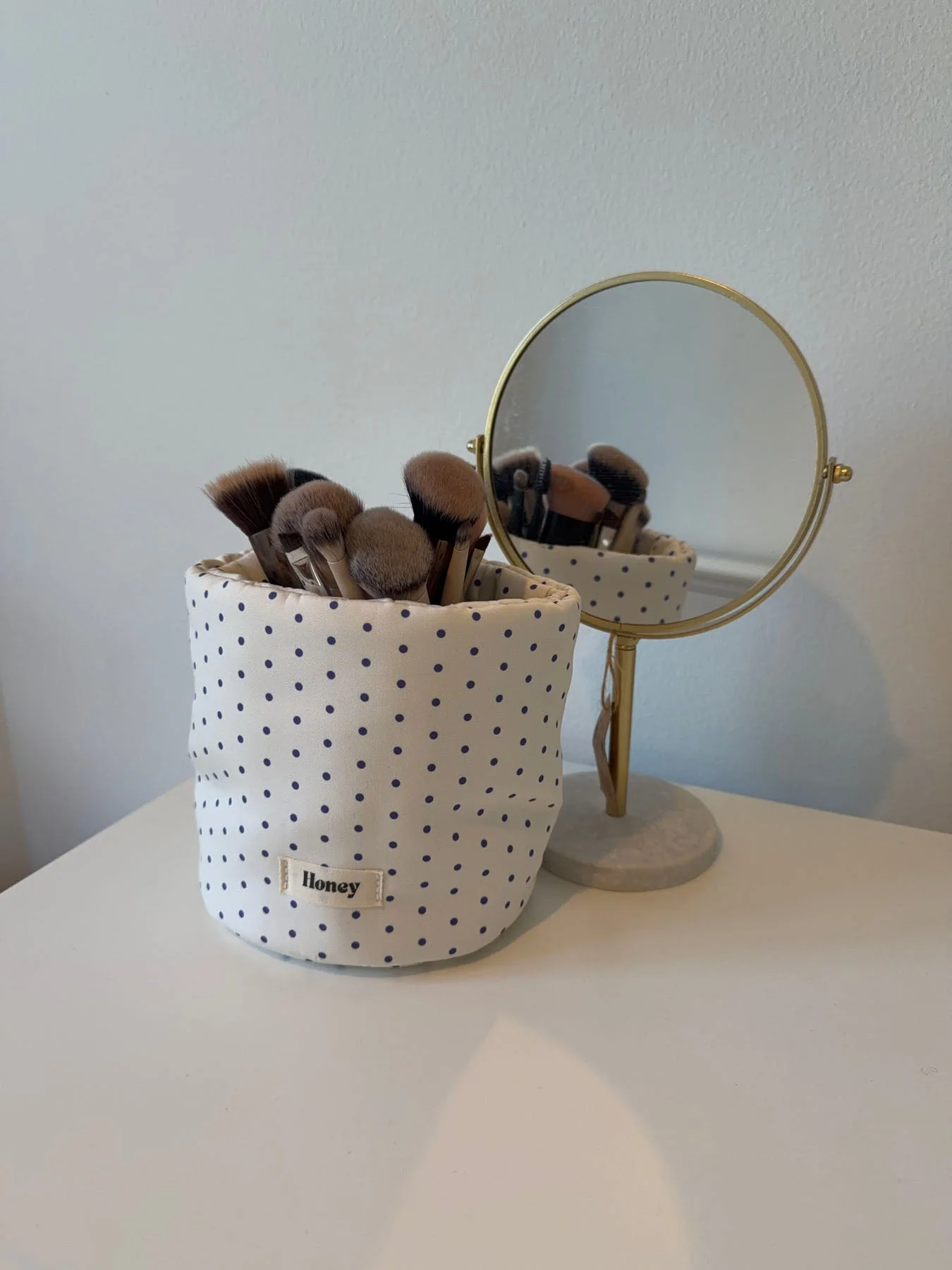 Honey small toiletry bag with dots - White/blue