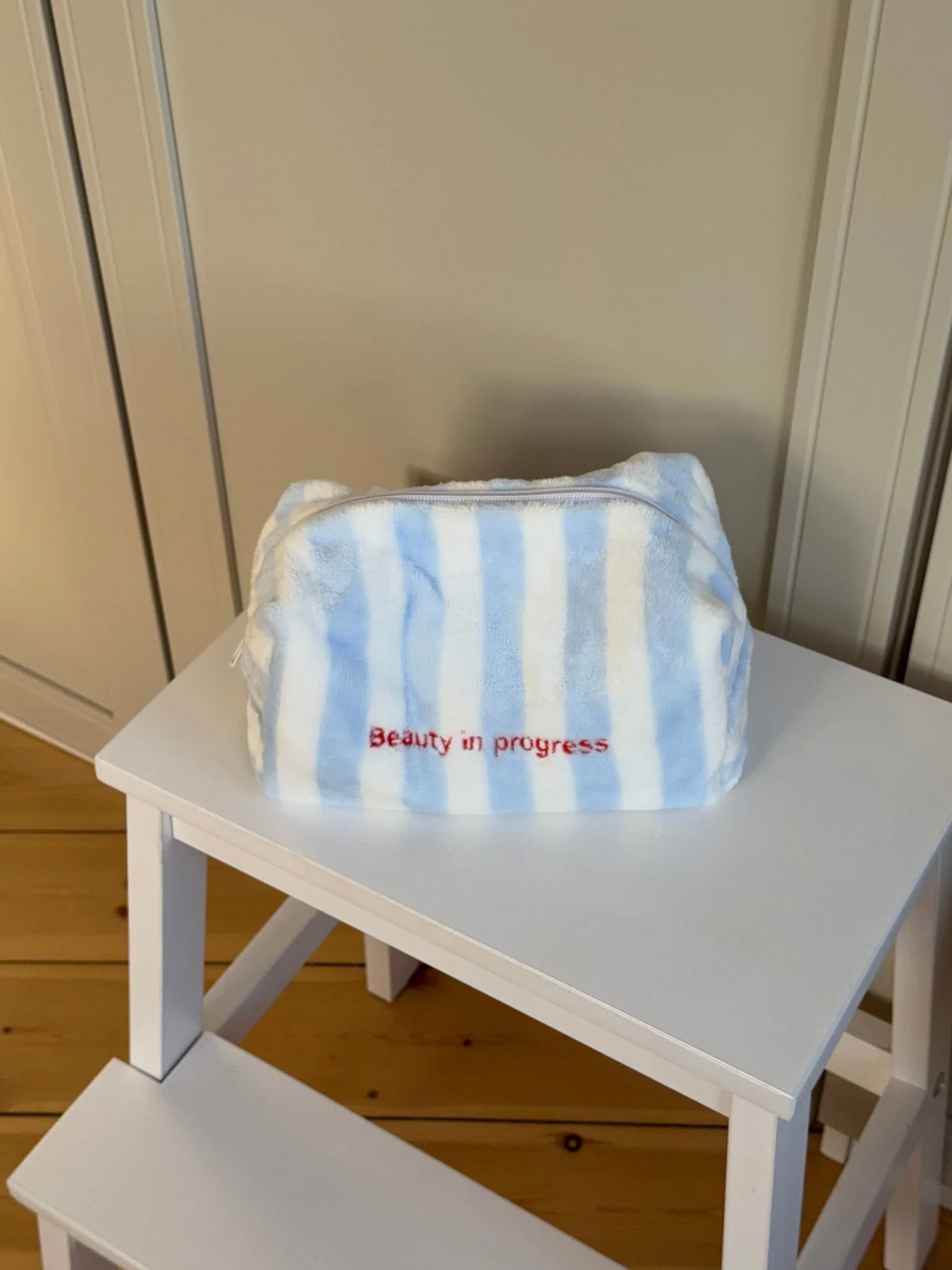Honey small toiletry bag with stripes – White/blue 1 Honey small toiletry bag with stripes – White/blue