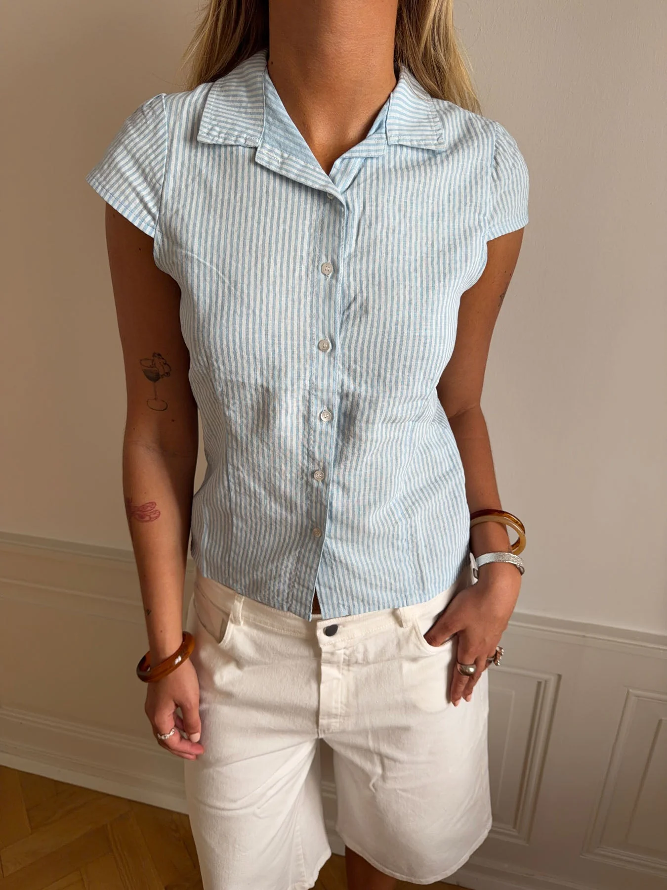 Josephine fitted shirt with short sleeves - Light blue/white 8 Josephine fitted shirt with short sleeves - Light blue/white