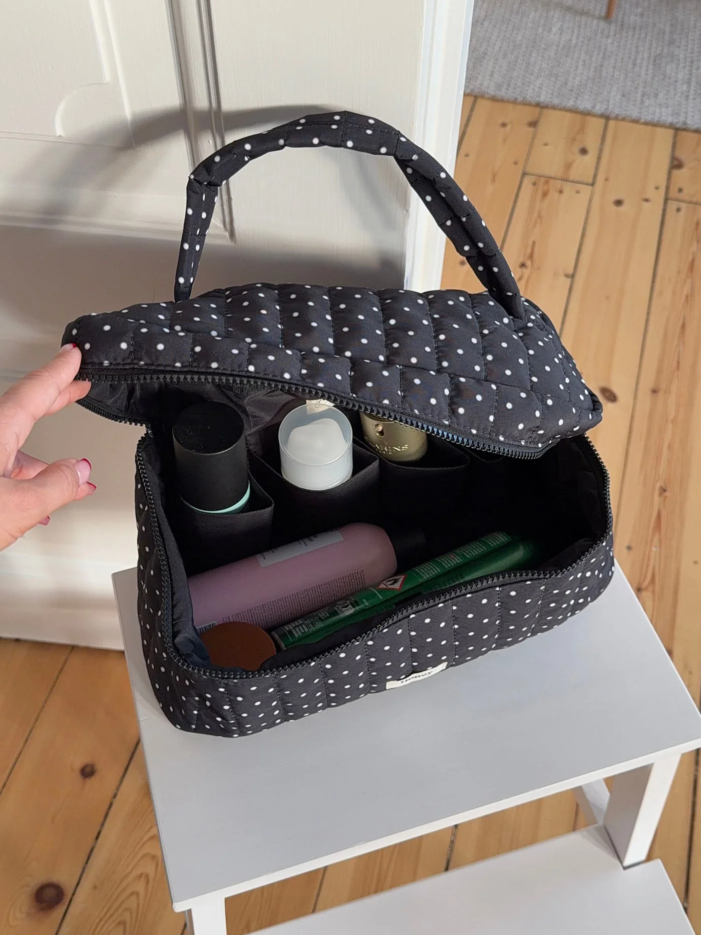 Honey large polka dotted toiletry bag with handle – Black/white 4 Honey large polka dotted toiletry bag with handle – Black/white