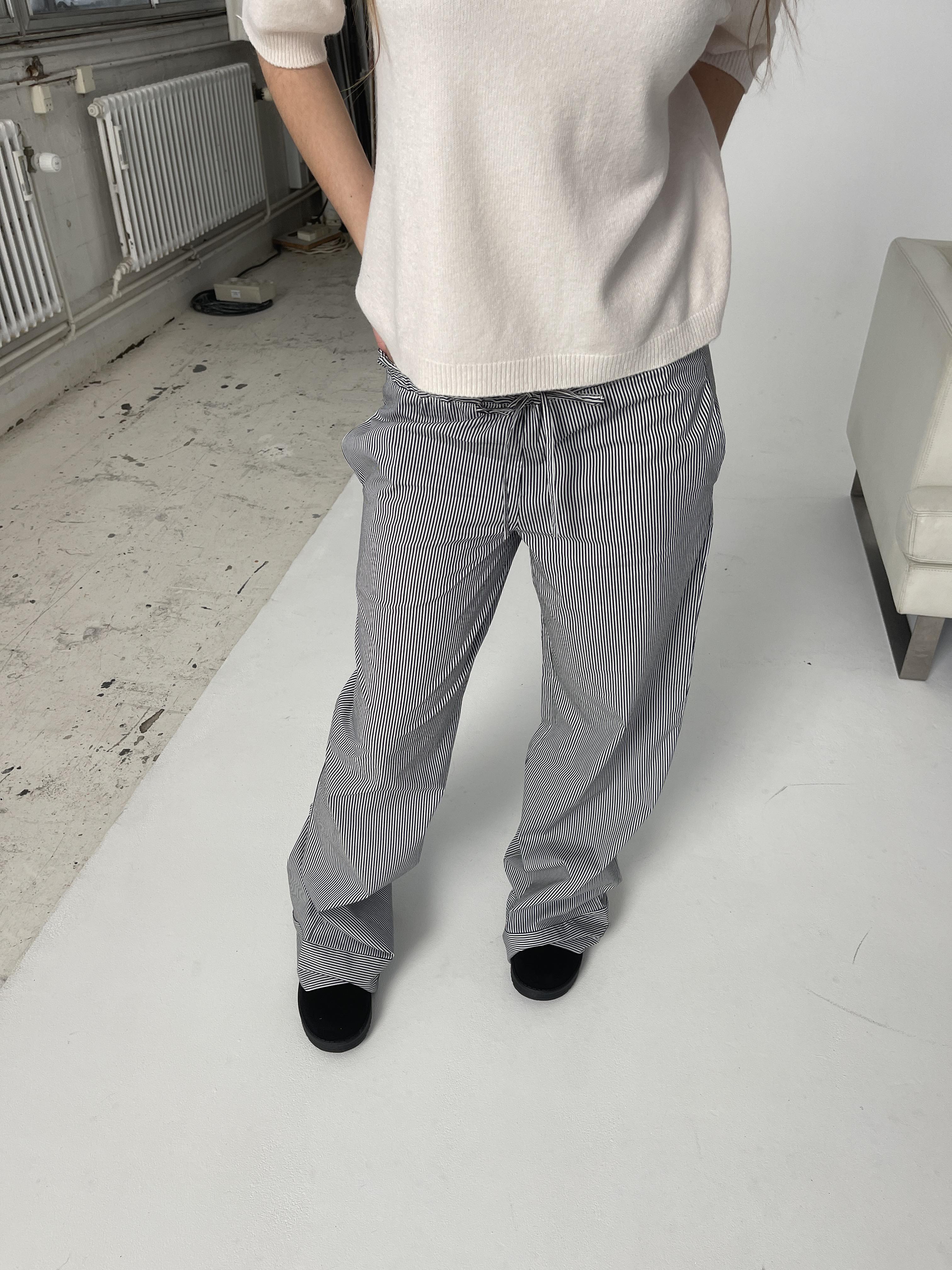 Adina low waisted pants with stripes - Black 5 Adina low waisted pants with stripes - Black