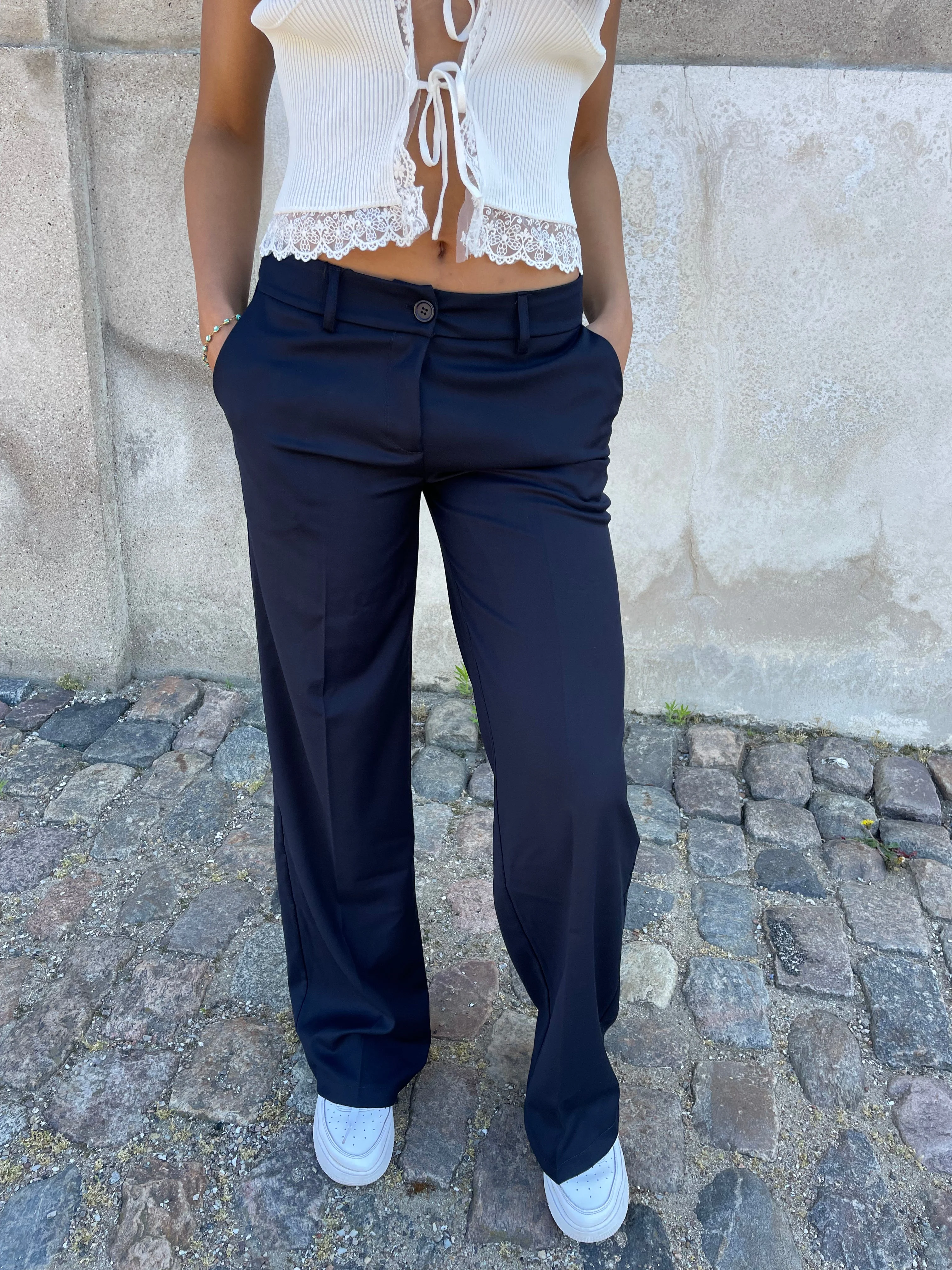 Kienna low-waisted suit pants - Navy 1 Kienna low-waisted suit pants - Navy