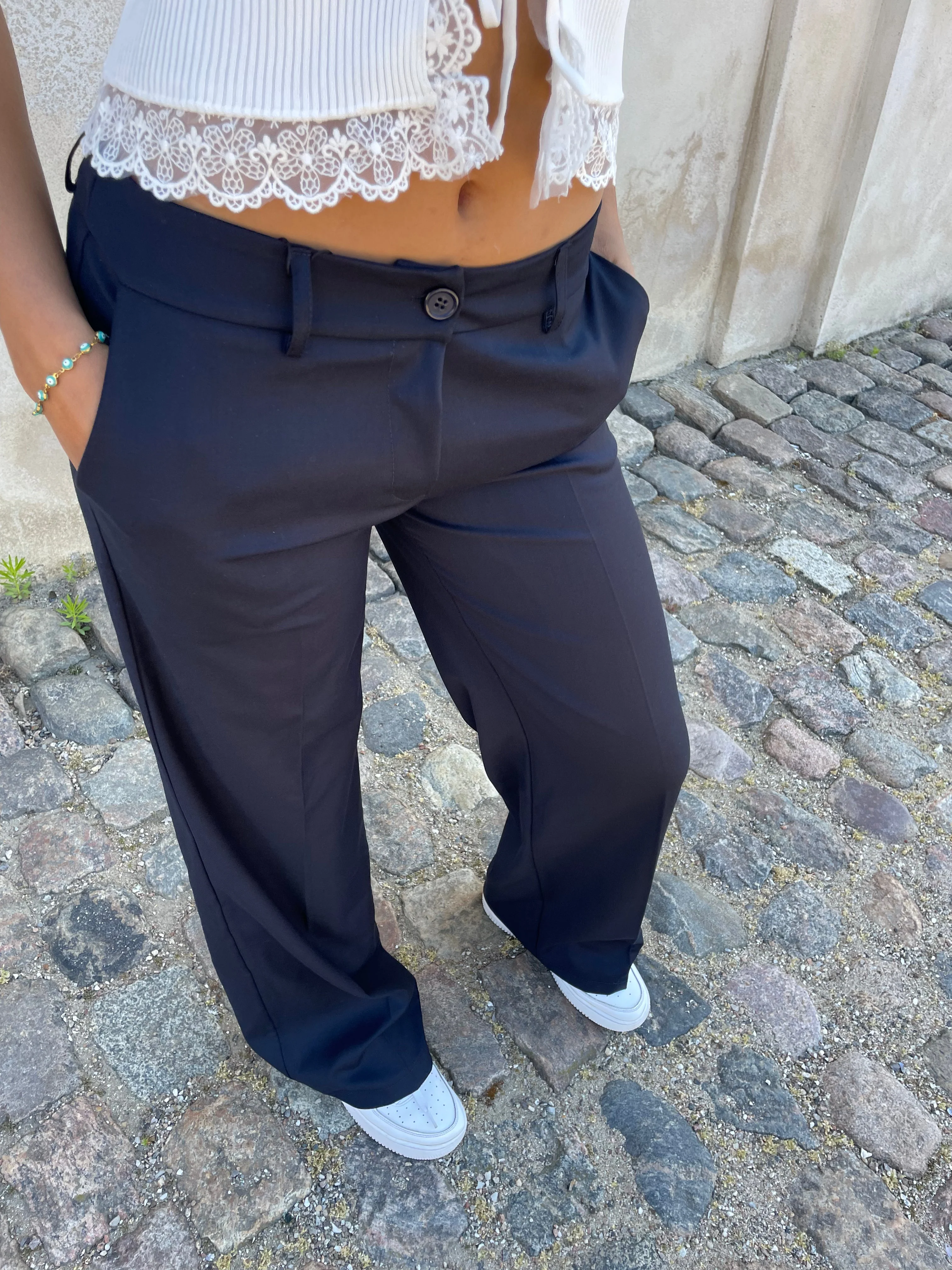 Kienna low-waisted suit pants - Navy 3 Kienna low-waisted suit pants - Navy