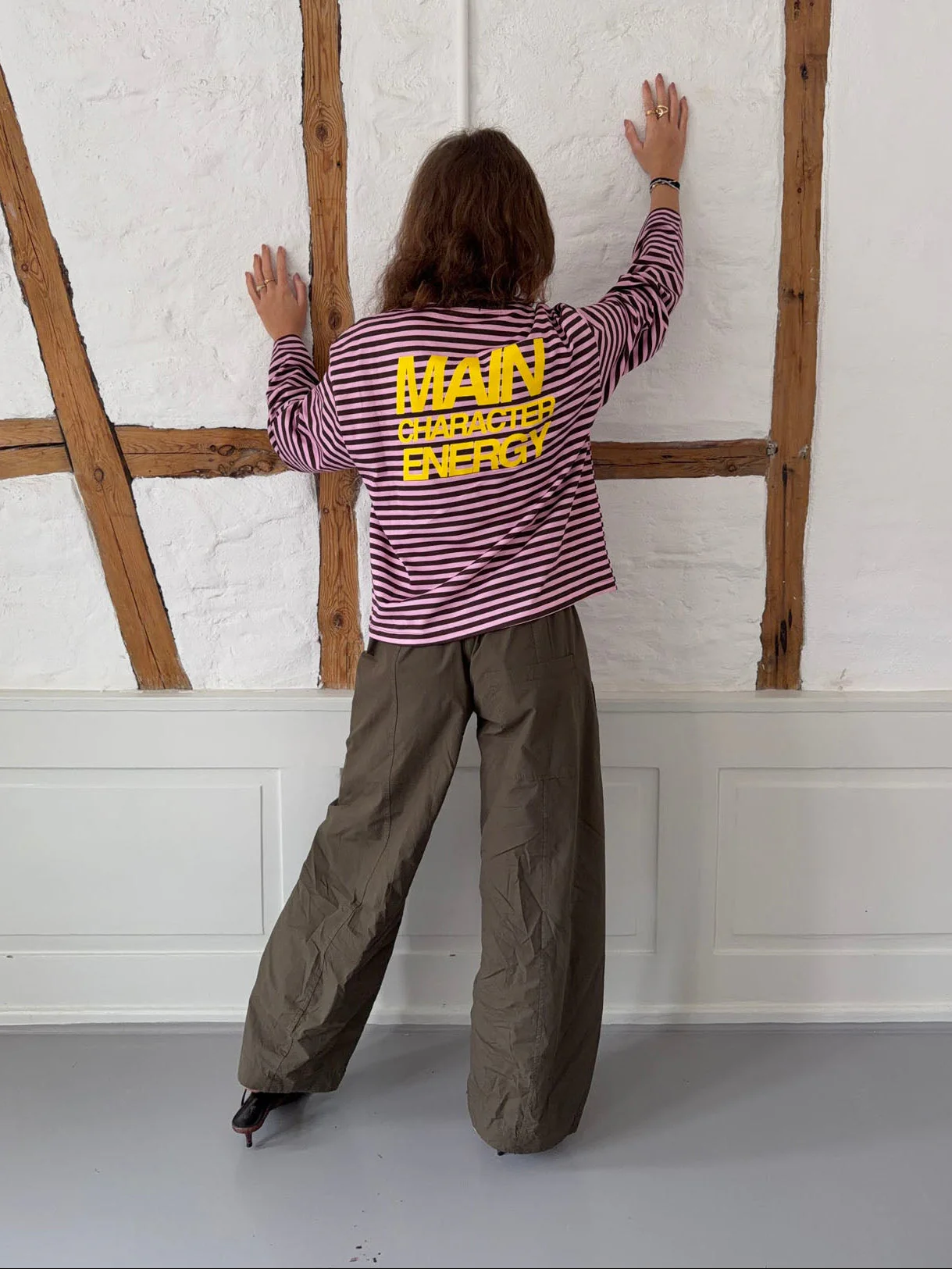 "Main character energy" blouse with stripes - Pink/brown/yellow