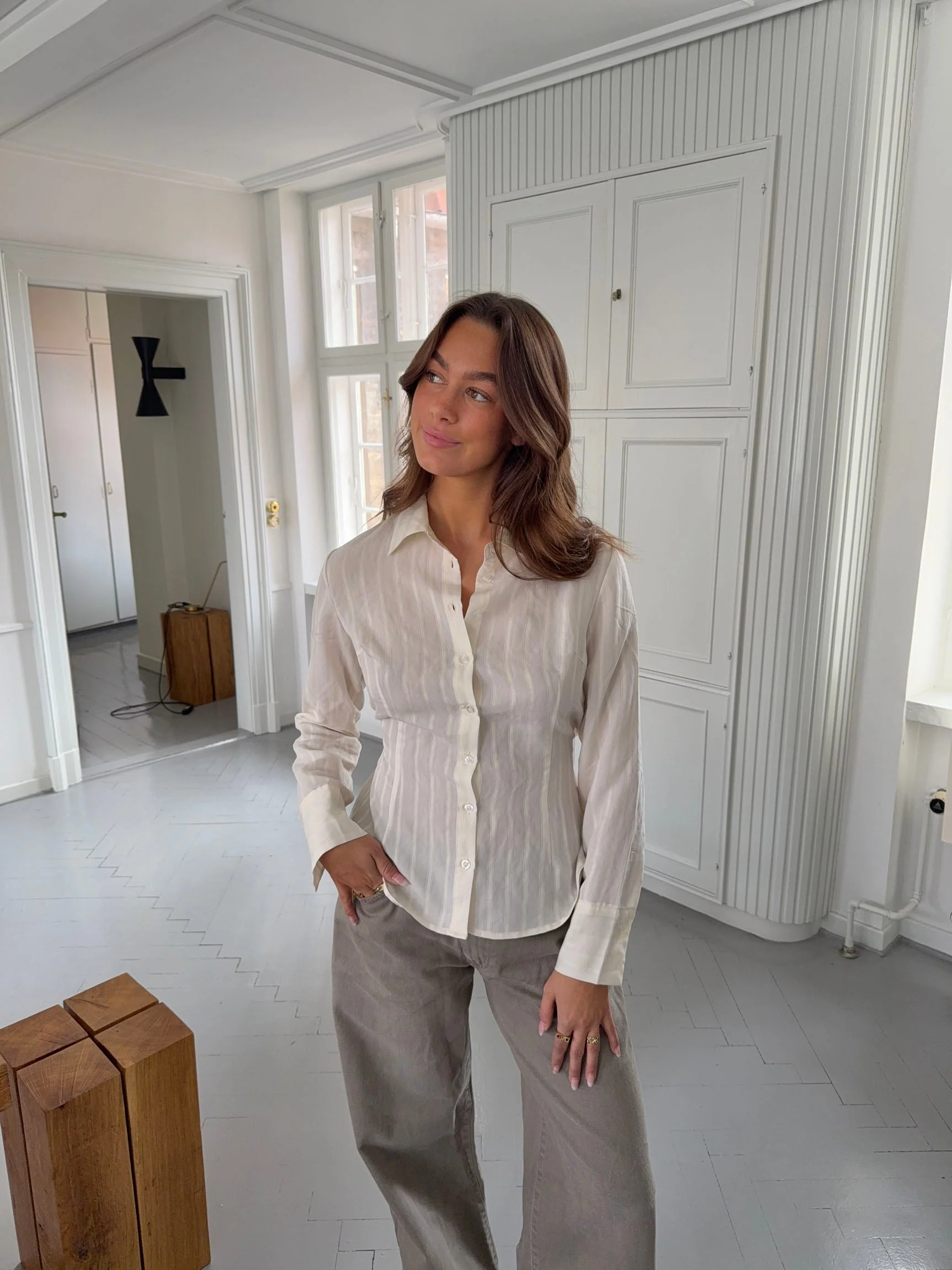 Alberte fitted shirt with stripes - White 11 Alberte fitted shirt with stripes - White