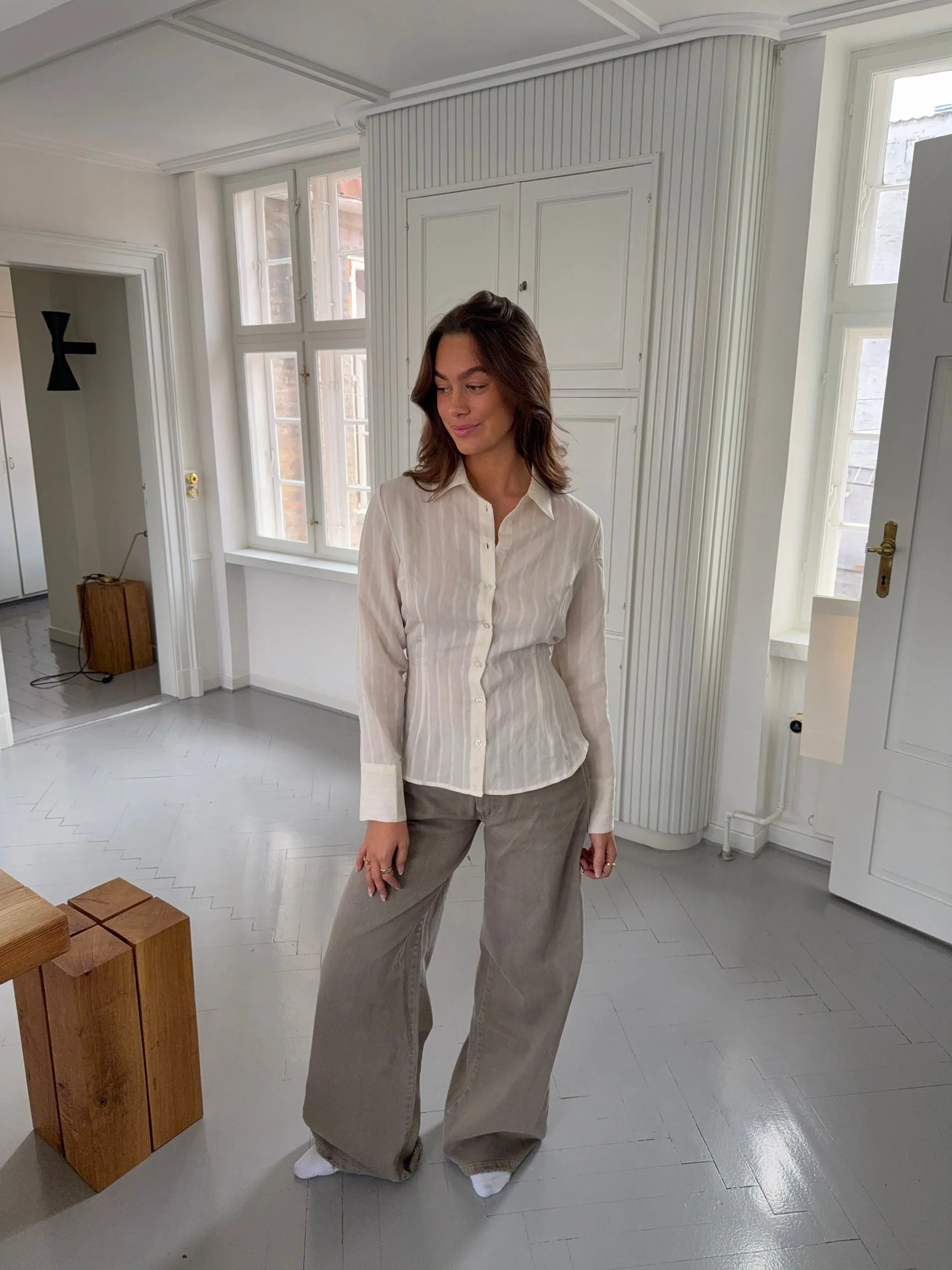 Alberte fitted shirt with stripes - White 12 Alberte fitted shirt with stripes - White