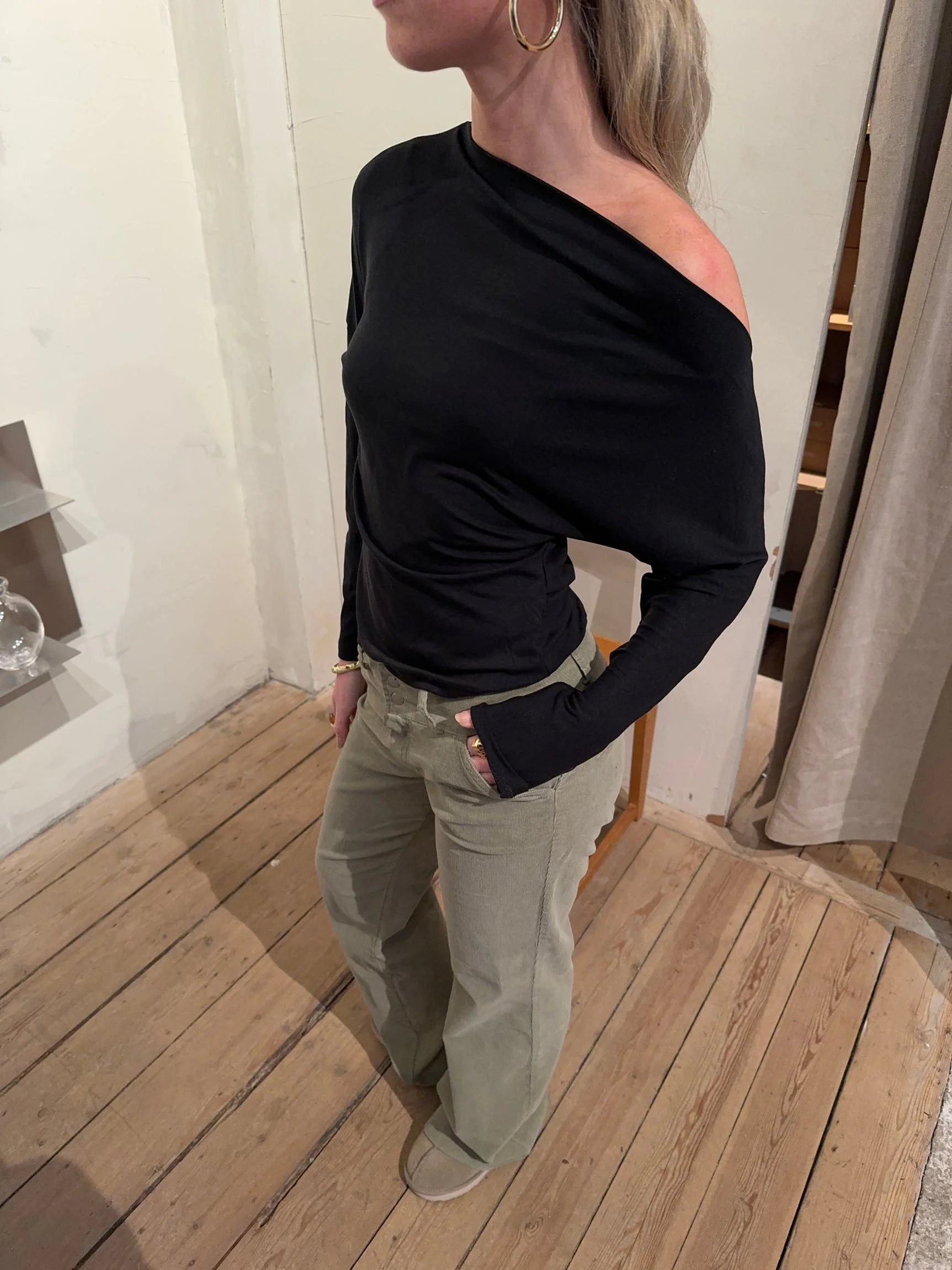 Aysha fitted blouse - Black 2 Aysha fitted blouse - Black