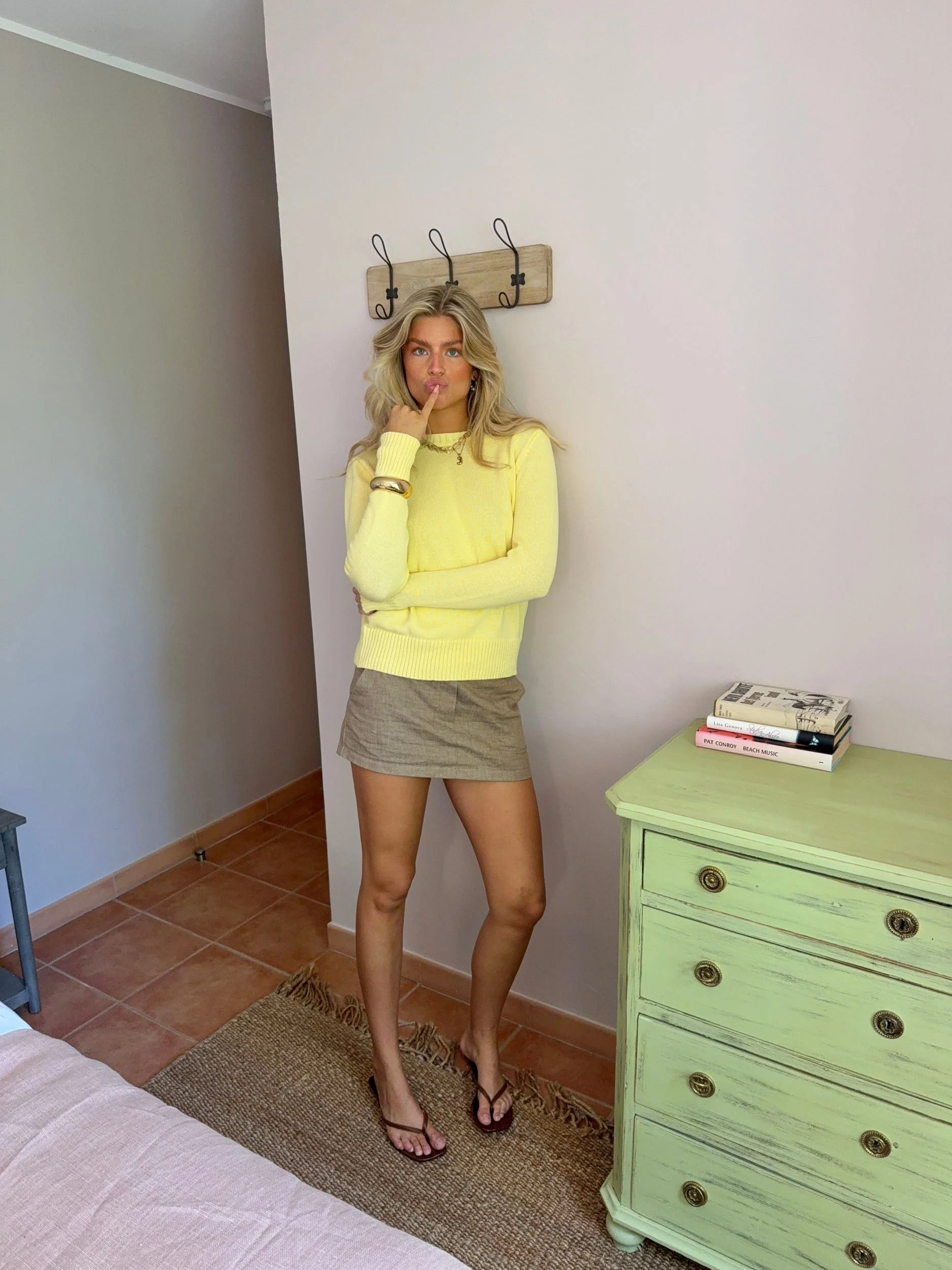 Beatrice knitted sweater – Yellow 2 Beatrice knitted sweater – Yellow