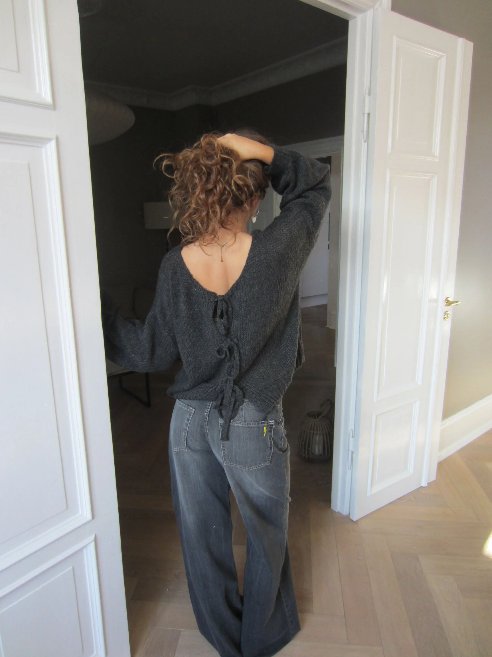 Berna knit with tie details - Dark grey