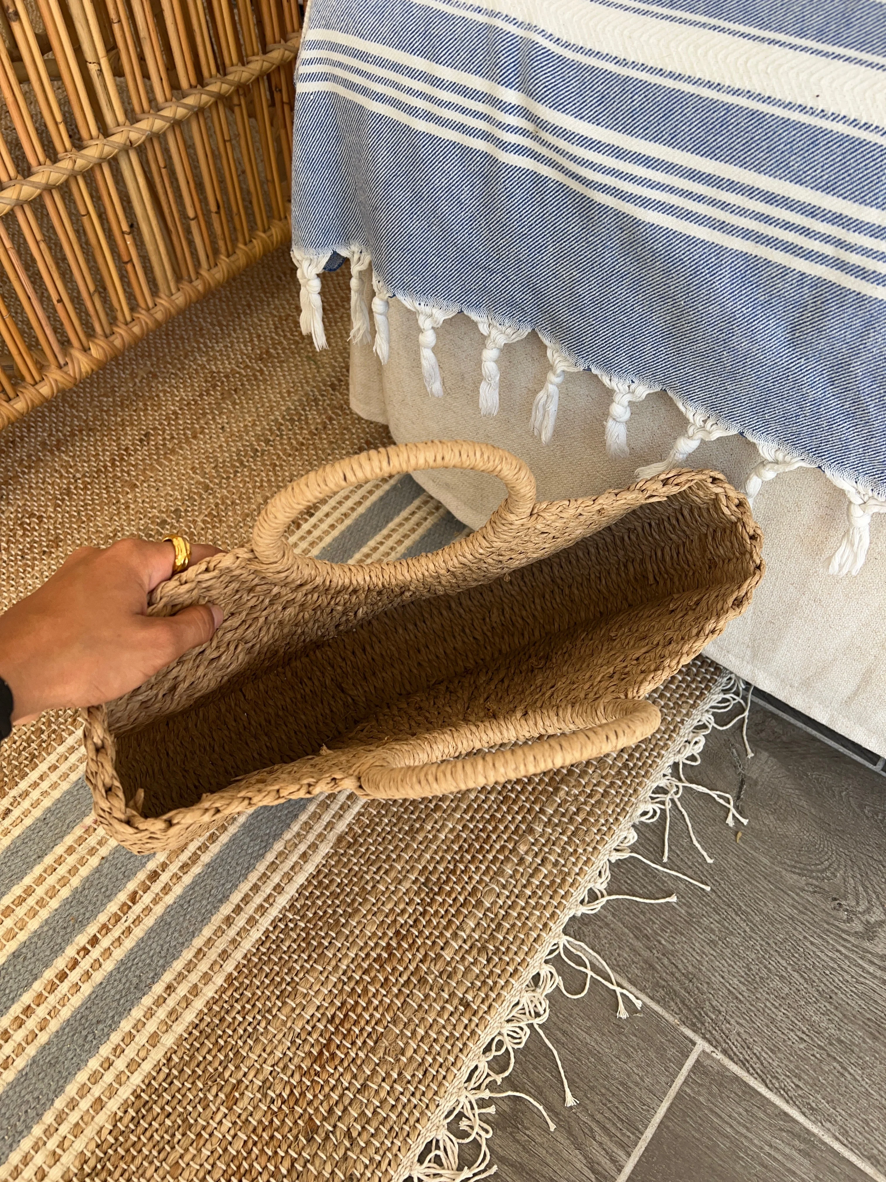 Brescia round woven straw bag – Beige 3 Brescia round woven straw bag – Beige