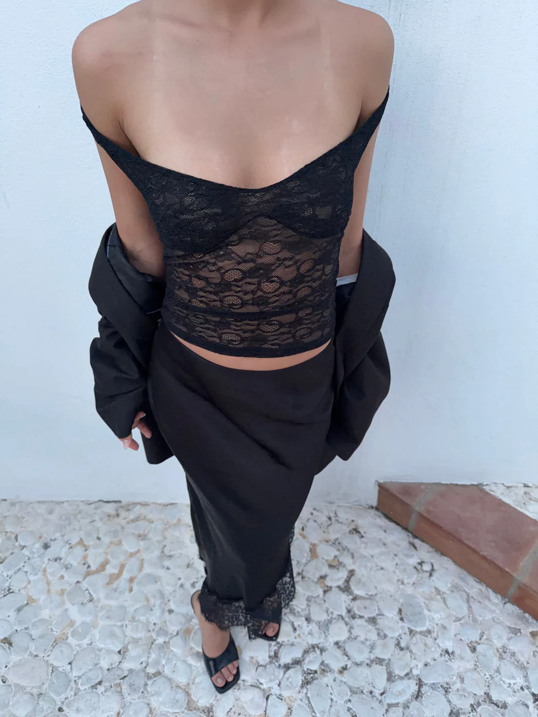 Nicoline off shoulder top in lace - Black 3 Nicoline off shoulder top in lace - Black