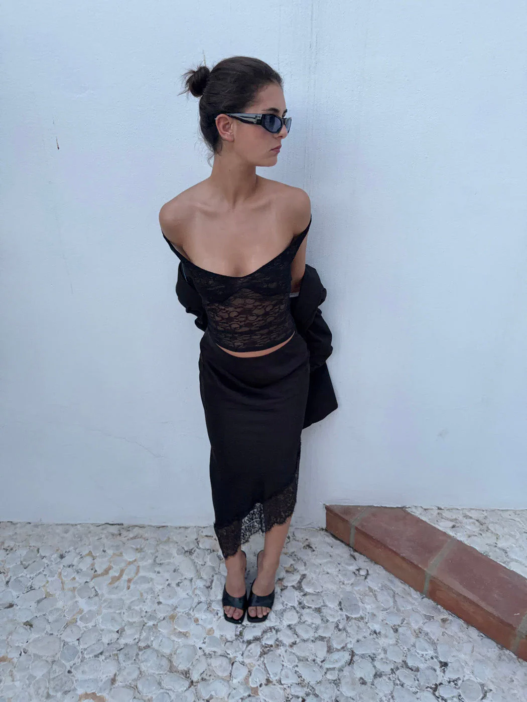 Nicoline off shoulder top in lace - Black 4 Nicoline off shoulder top in lace - Black