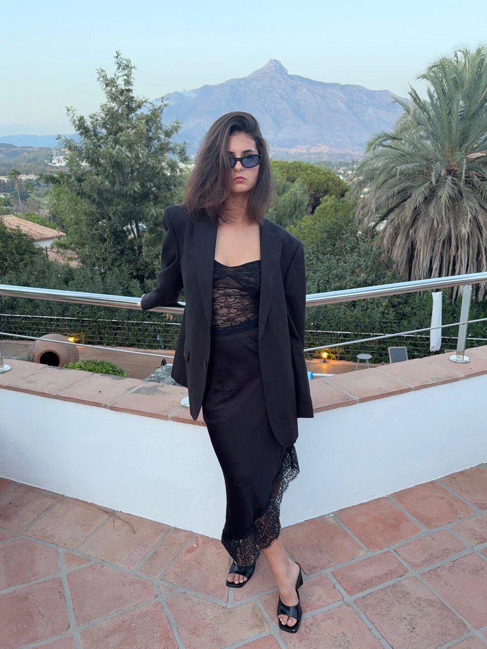 Nicoline off shoulder top in lace - Black 6 Nicoline off shoulder top in lace - Black