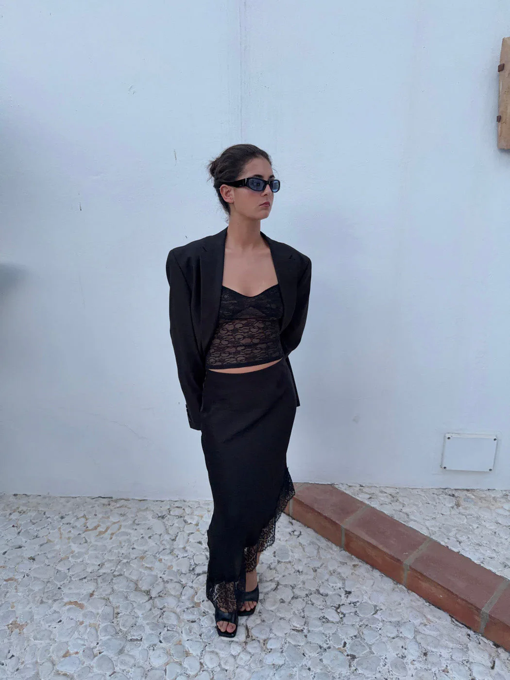 Nicoline off shoulder top in lace - Black 9 Nicoline off shoulder top in lace - Black