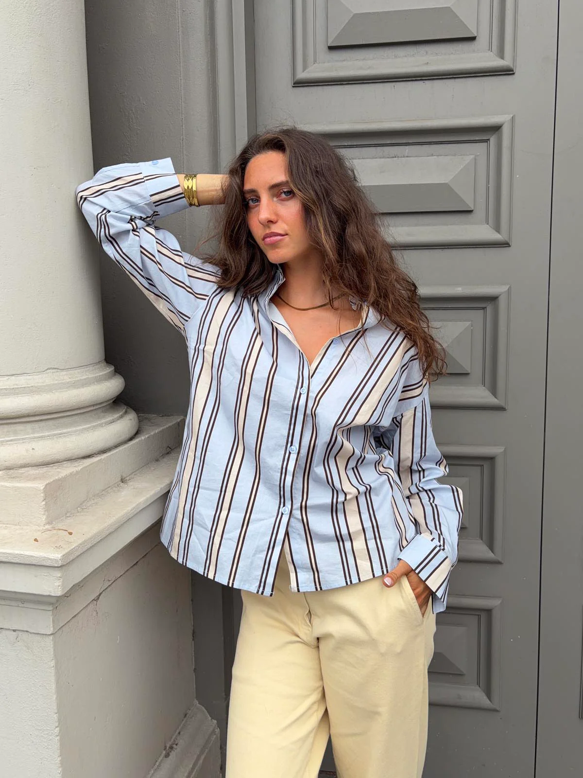Miki striped shirt with open back - Light blue/beige 2 Miki striped shirt with open back - Light blue/beige