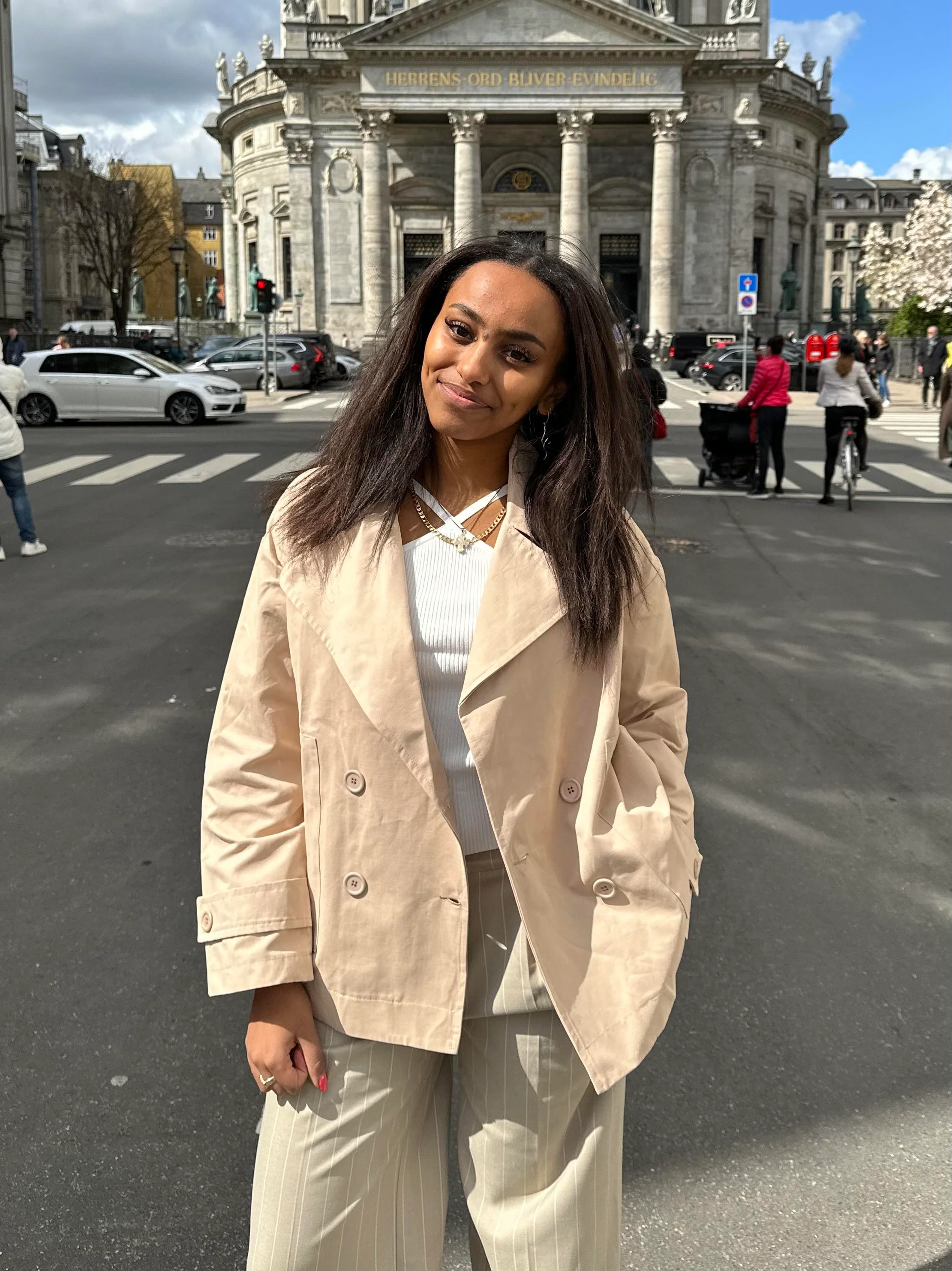 Katya short trenchcoat - Beige 2 Katya short trenchcoat - Beige