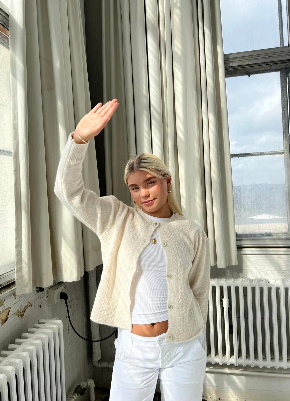 Cilla knitted cardigan - Beige 2 Cilla knitted cardigan - Beige