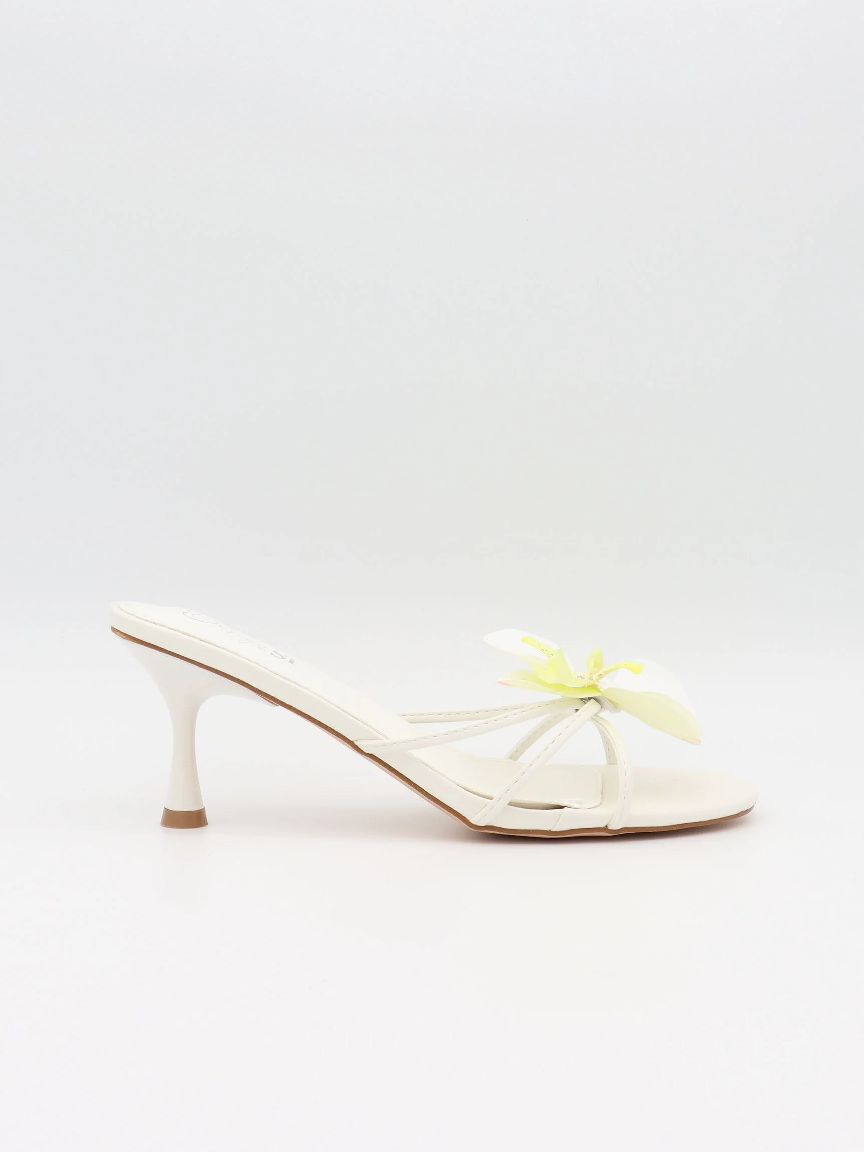 Thaline heels with flower detail - White