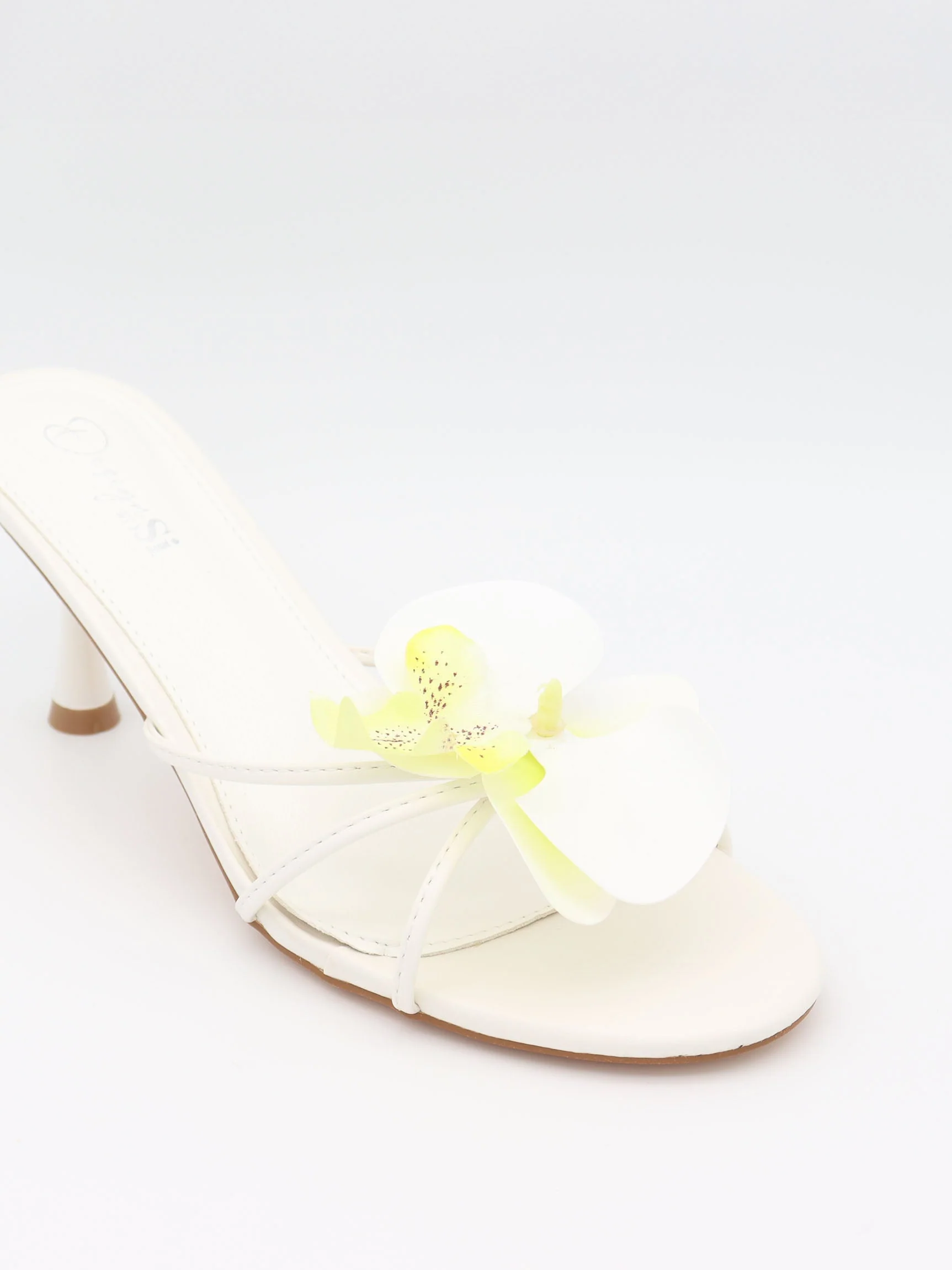 Thaline heels with flower detail - White 2 Thaline heels with flower detail - White