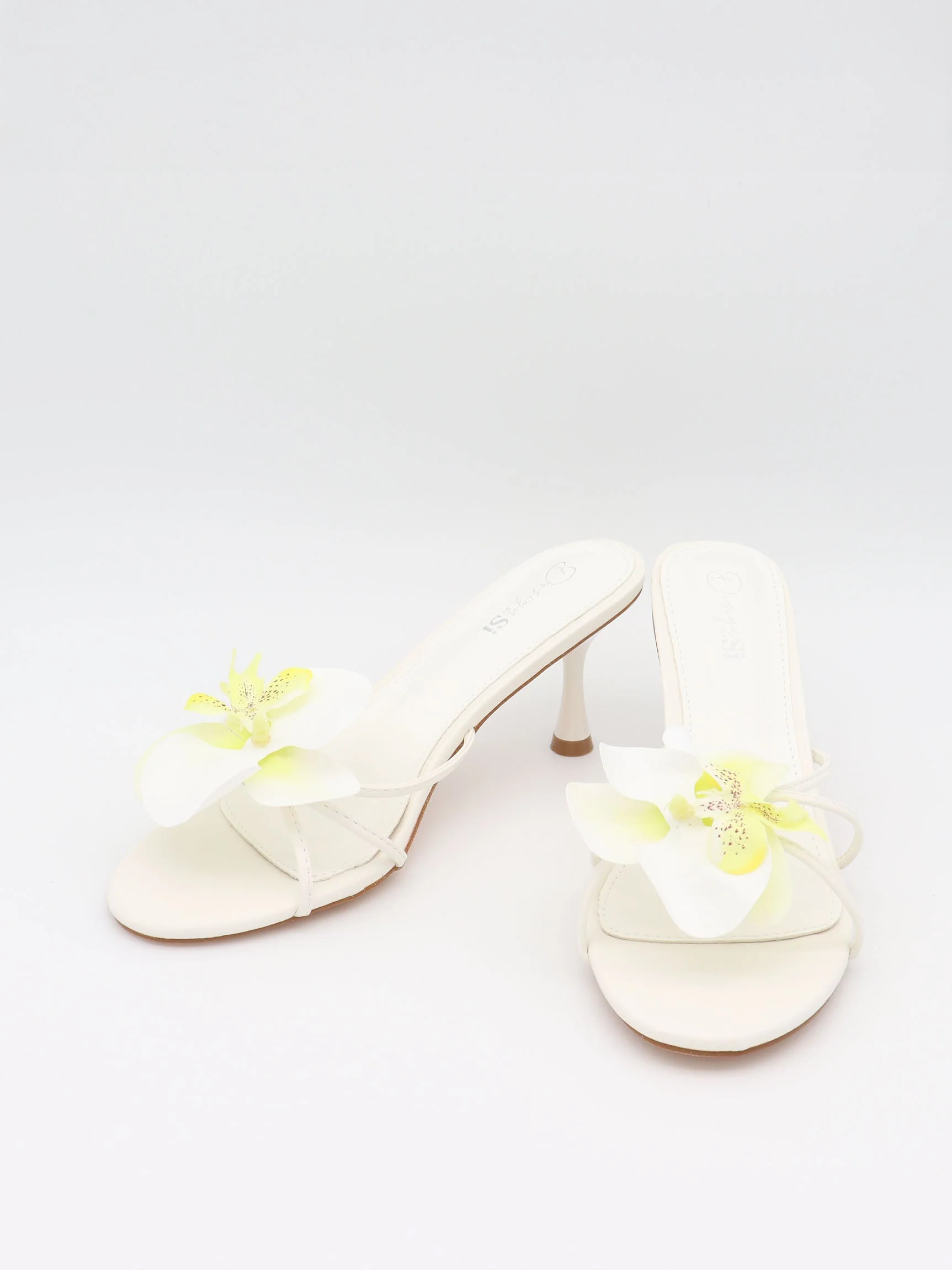 Thaline heels with flower detail - White 3 Thaline heels with flower detail - White