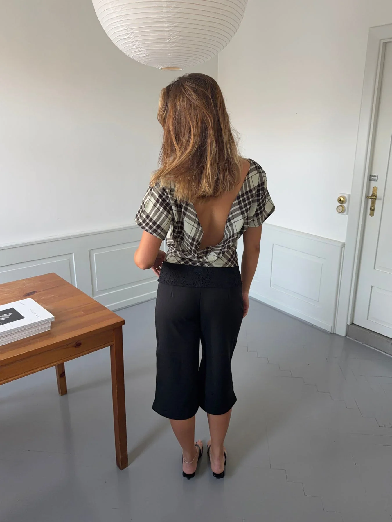 Ea checkered top with open back - Brown/green 7 Ea checkered top with open back - Brown/green