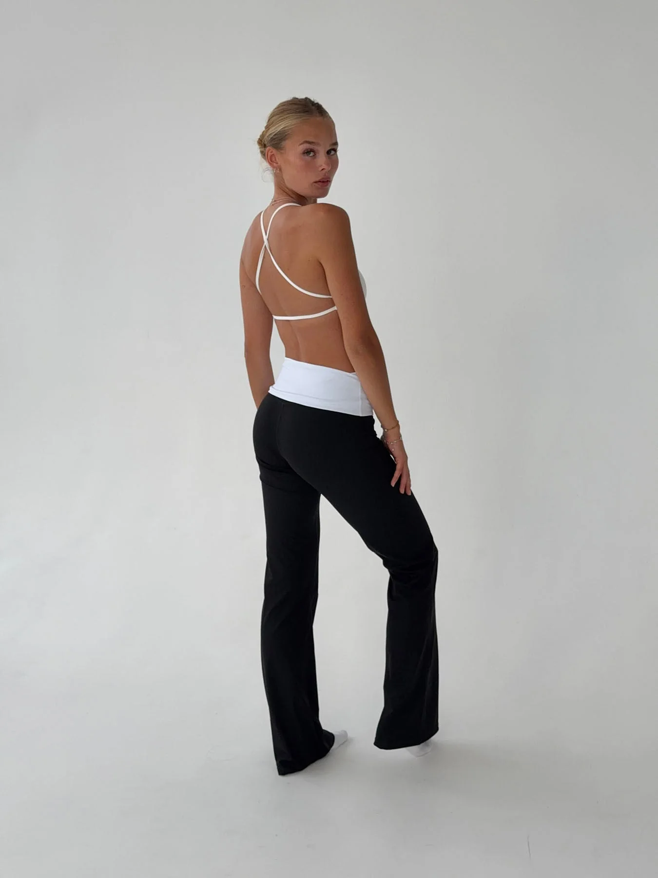Essential folded yoga pants - Jet black/cloud 4 Essential folded yoga pants - Jet black/cloud