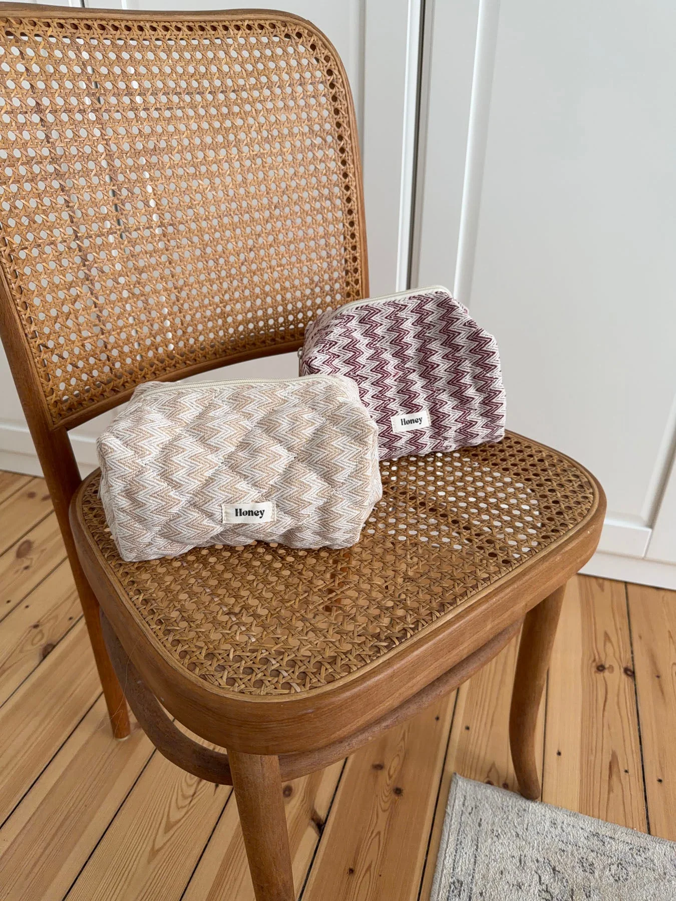 Honey small toiletry bag with pattern - Beige/red 6 Honey small toiletry bag with pattern - Beige/red