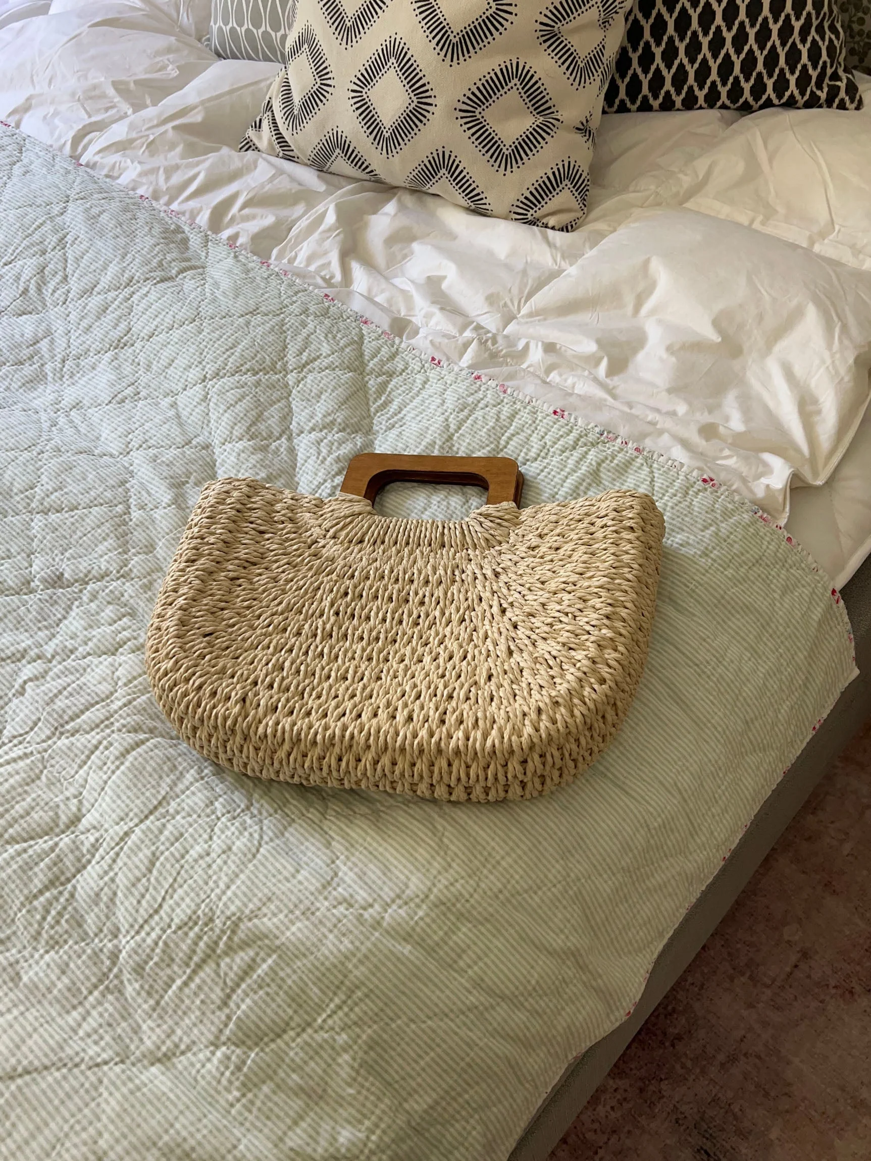 Mascali woven straw bag with wooden handle – Beige 2 Mascali woven straw bag with wooden handle – Beige