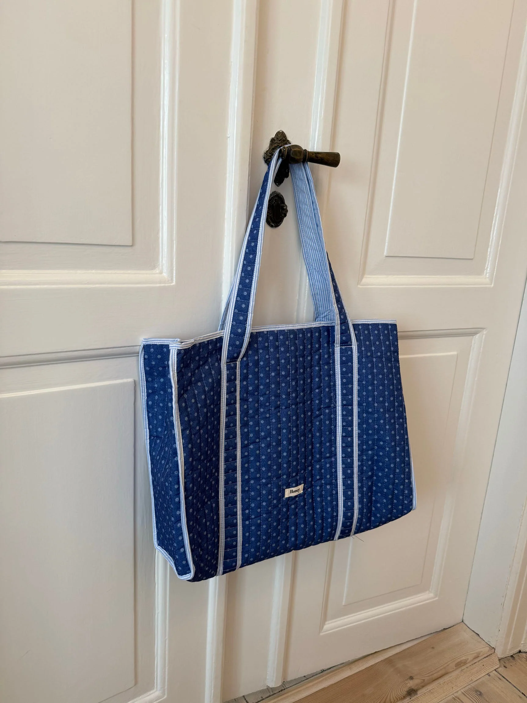 Honey tote with dots – Blue/white 1 Honey tote with dots – Blue/white