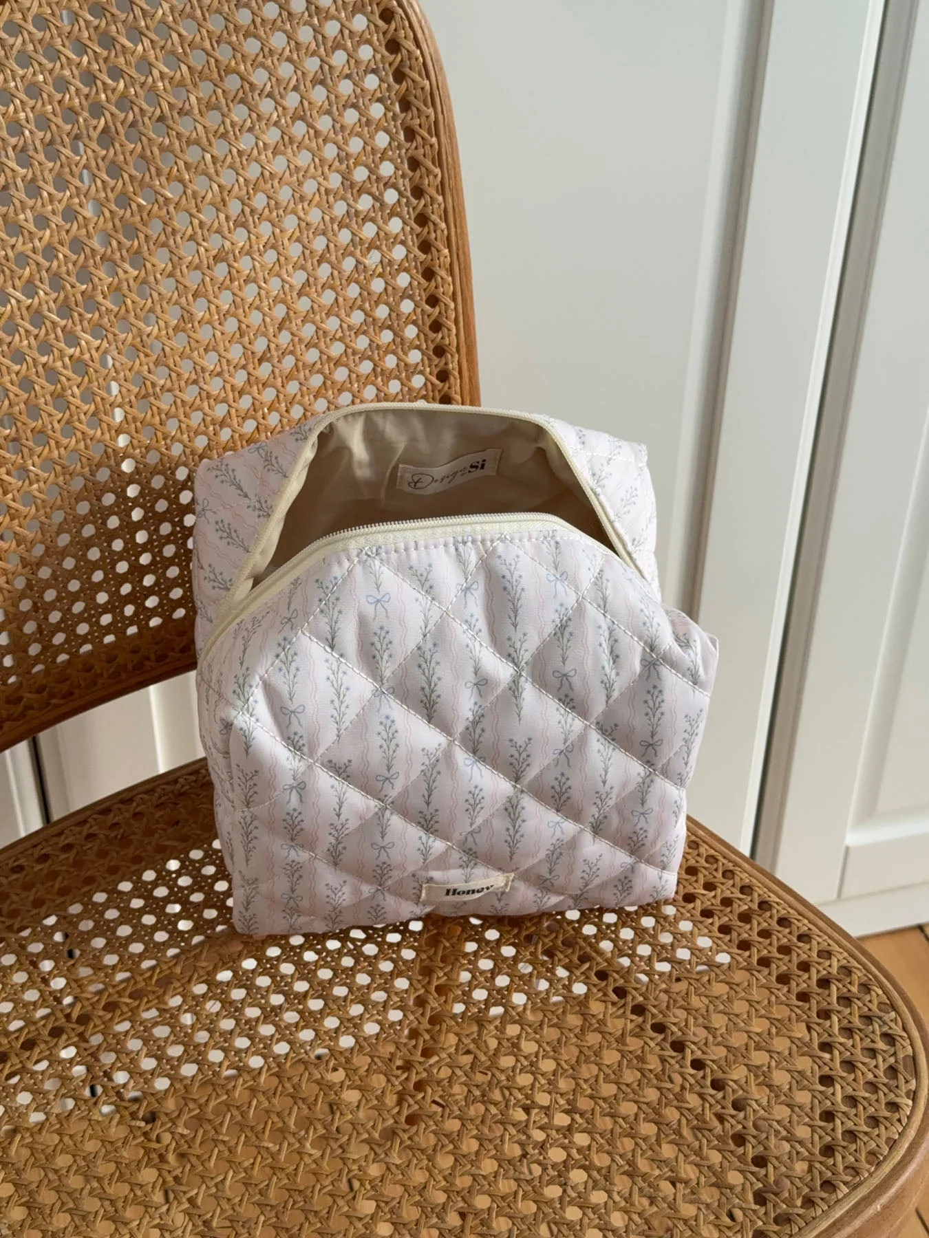 Honey large toiletry bag with pattern - Off white 3 Honey large toiletry bag with pattern - Off white