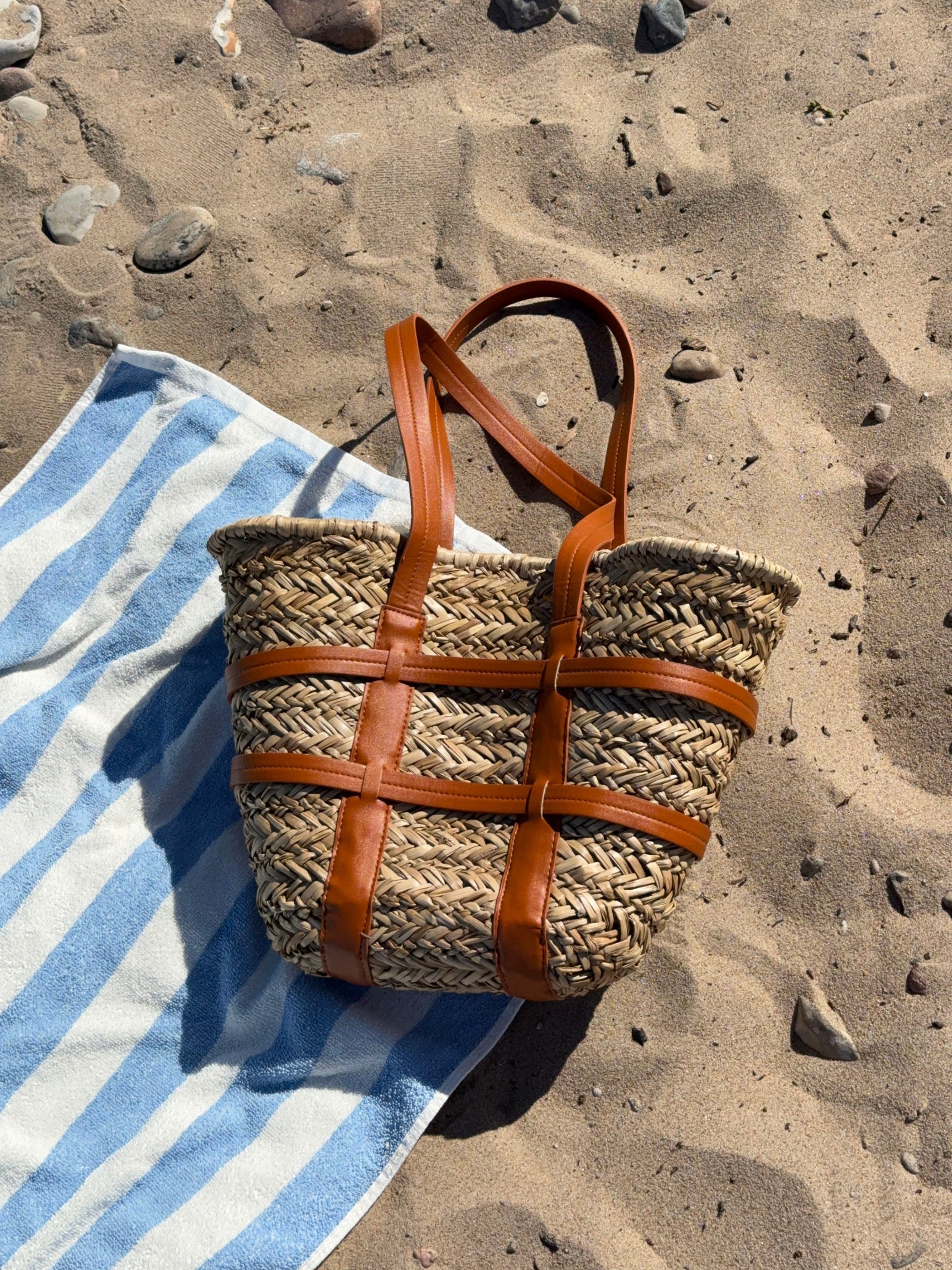 Puglia woven straw bag with leather details – Beige/brown 1 Puglia woven straw bag with leather details – Beige/brown