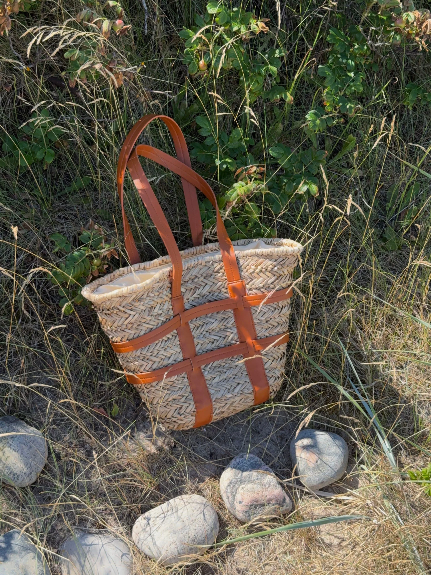 Puglia woven straw bag with leather details – Beige/brown 2 Puglia woven straw bag with leather details – Beige/brown