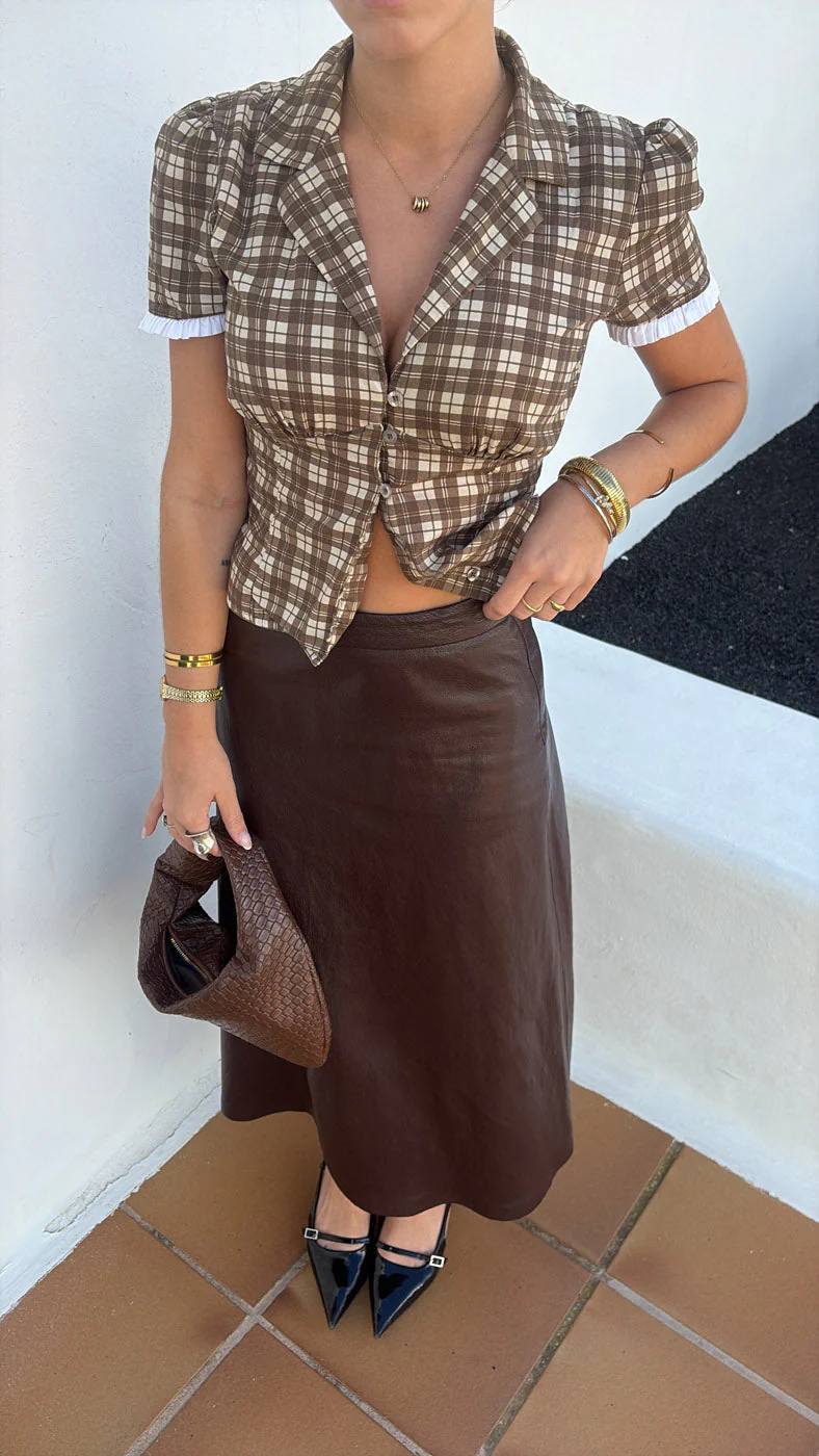 Kassandra fitted shirt with checkers – Brown/white 18 Kassandra fitted shirt with checkers – Brown/white