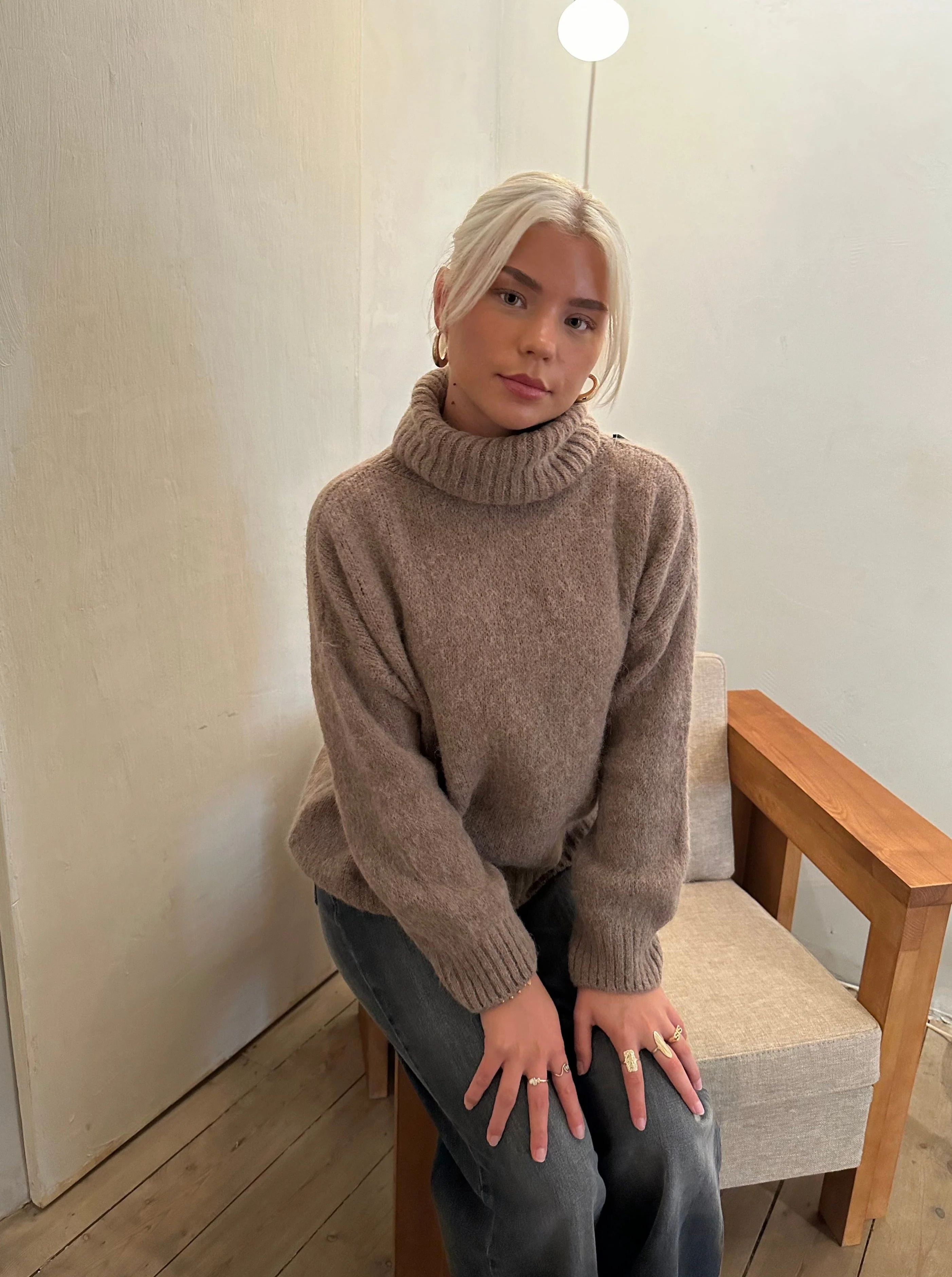 Idun knit sweater with turtleneck - Brown 2 Idun knit sweater with turtleneck - Brown
