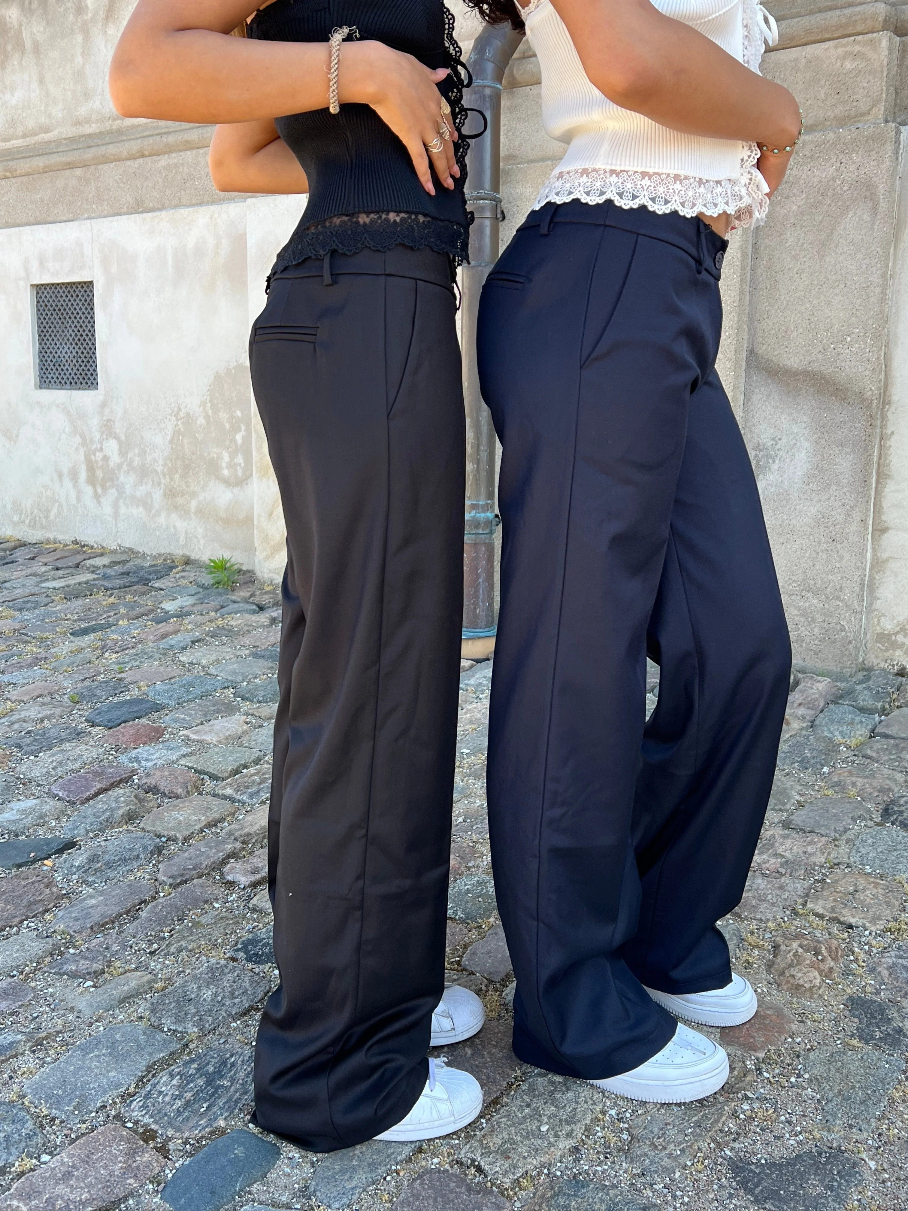 Kienna low-waisted suit pants - Black 7 Kienna low-waisted suit pants - Black