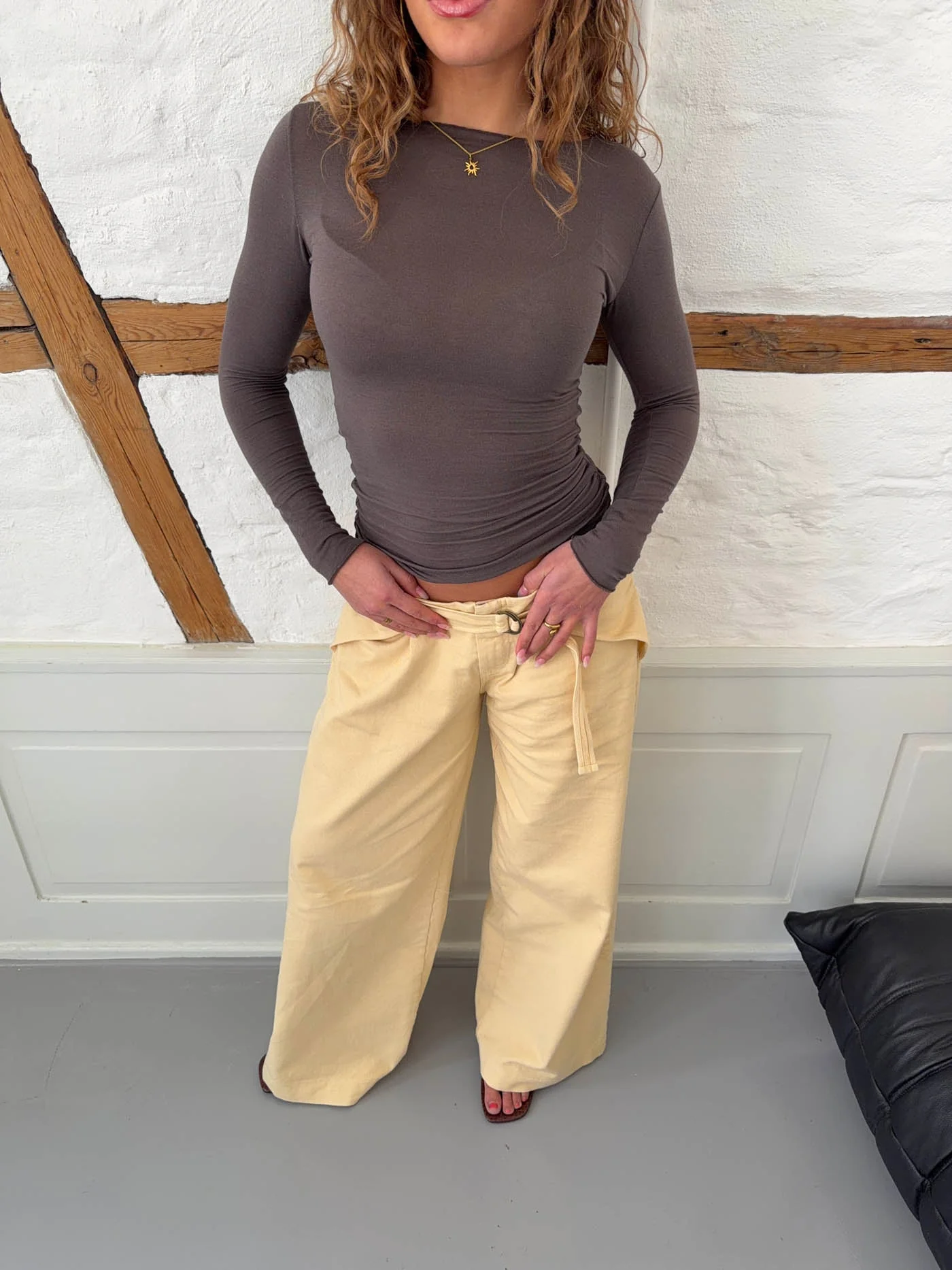 Kaia long-sleeved cashmere blouse – Taupe 11 Kaia long-sleeved cashmere blouse – Taupe