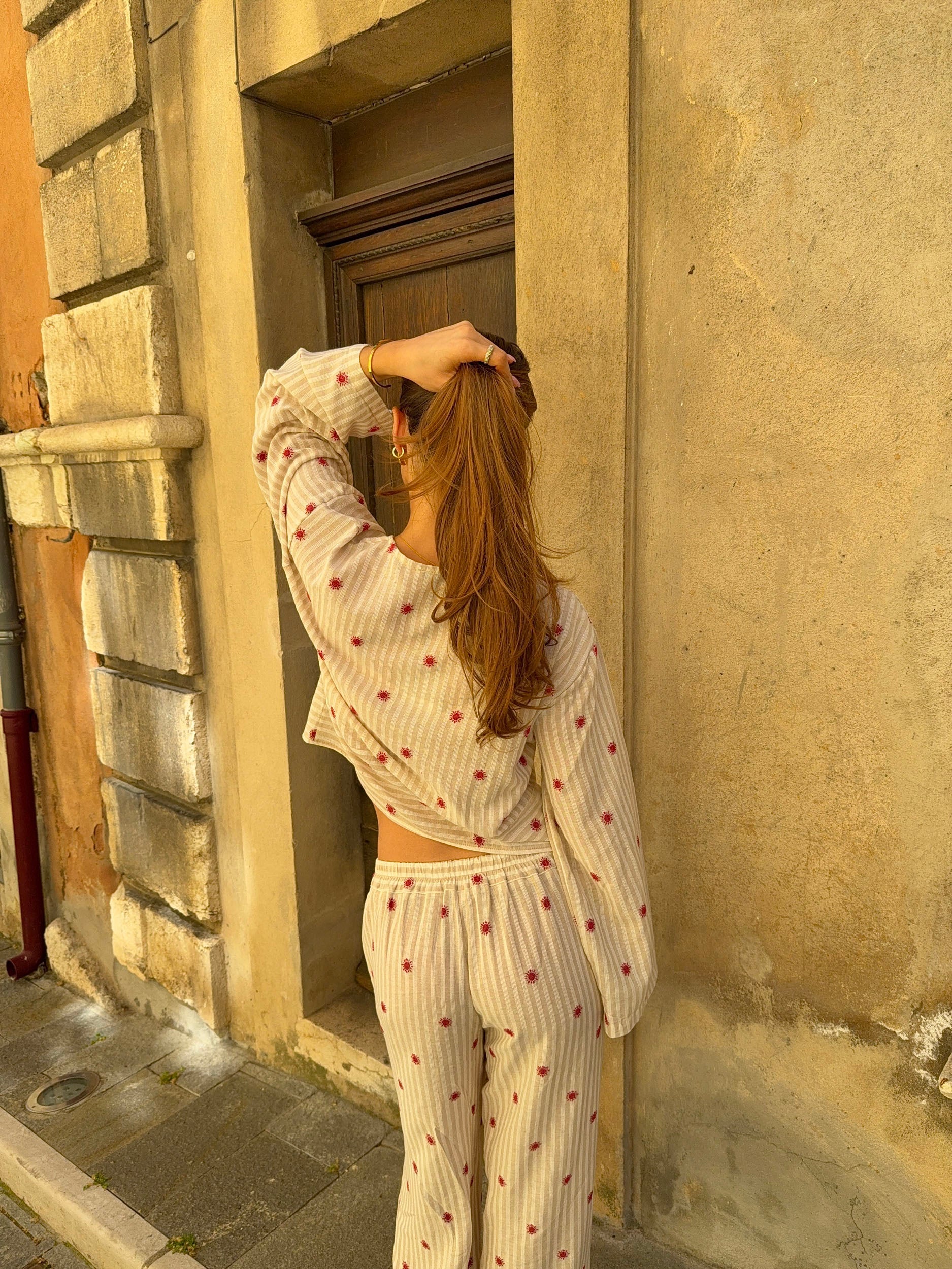 Miran blouse with sun pattern – Beige/red 3 Miran blouse with sun pattern – Beige/red