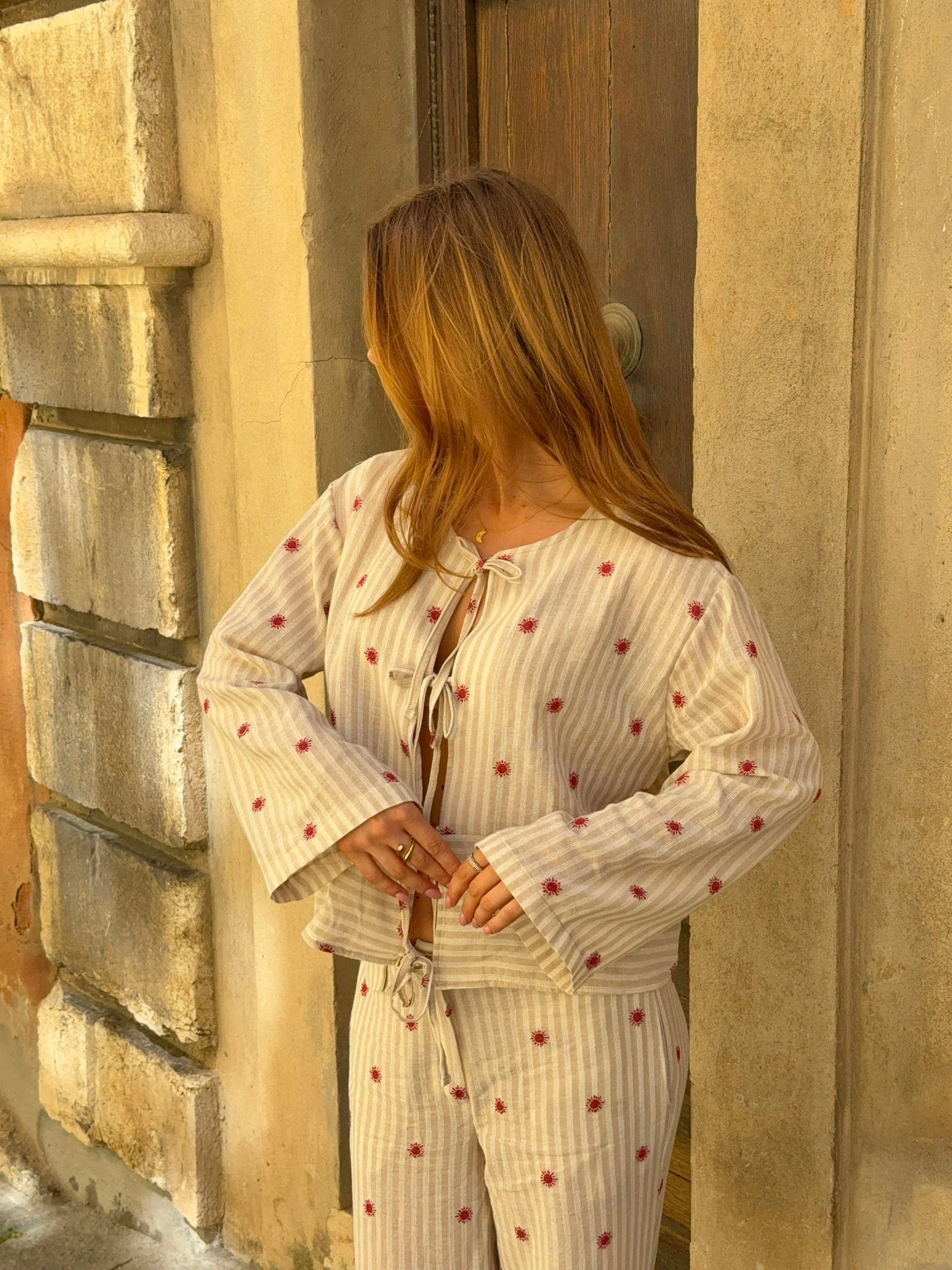 Miran blouse with sun pattern – Beige/red 5 Miran blouse with sun pattern – Beige/red