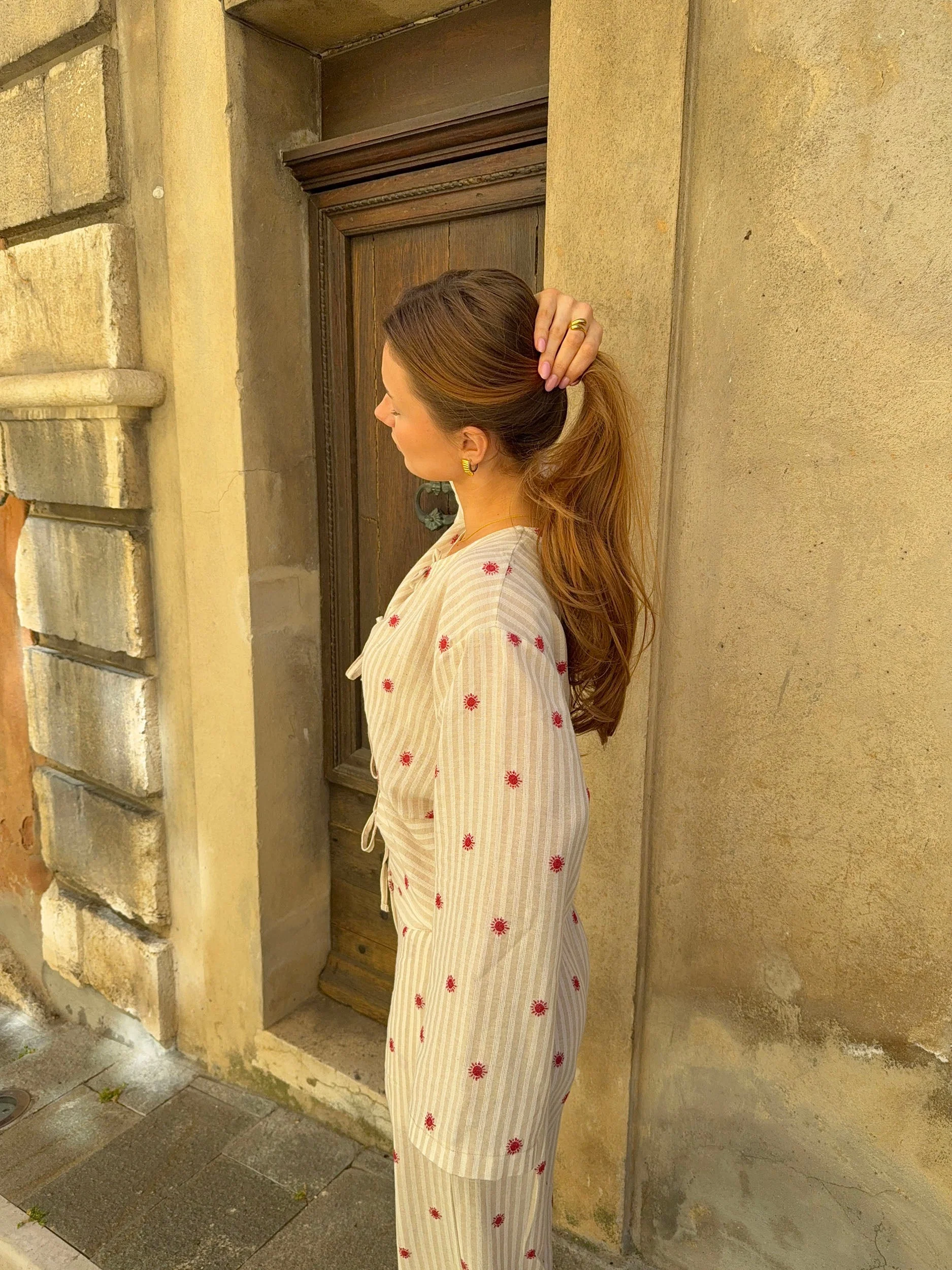 Miran blouse with sun pattern – Beige/red 7 Miran blouse with sun pattern – Beige/red
