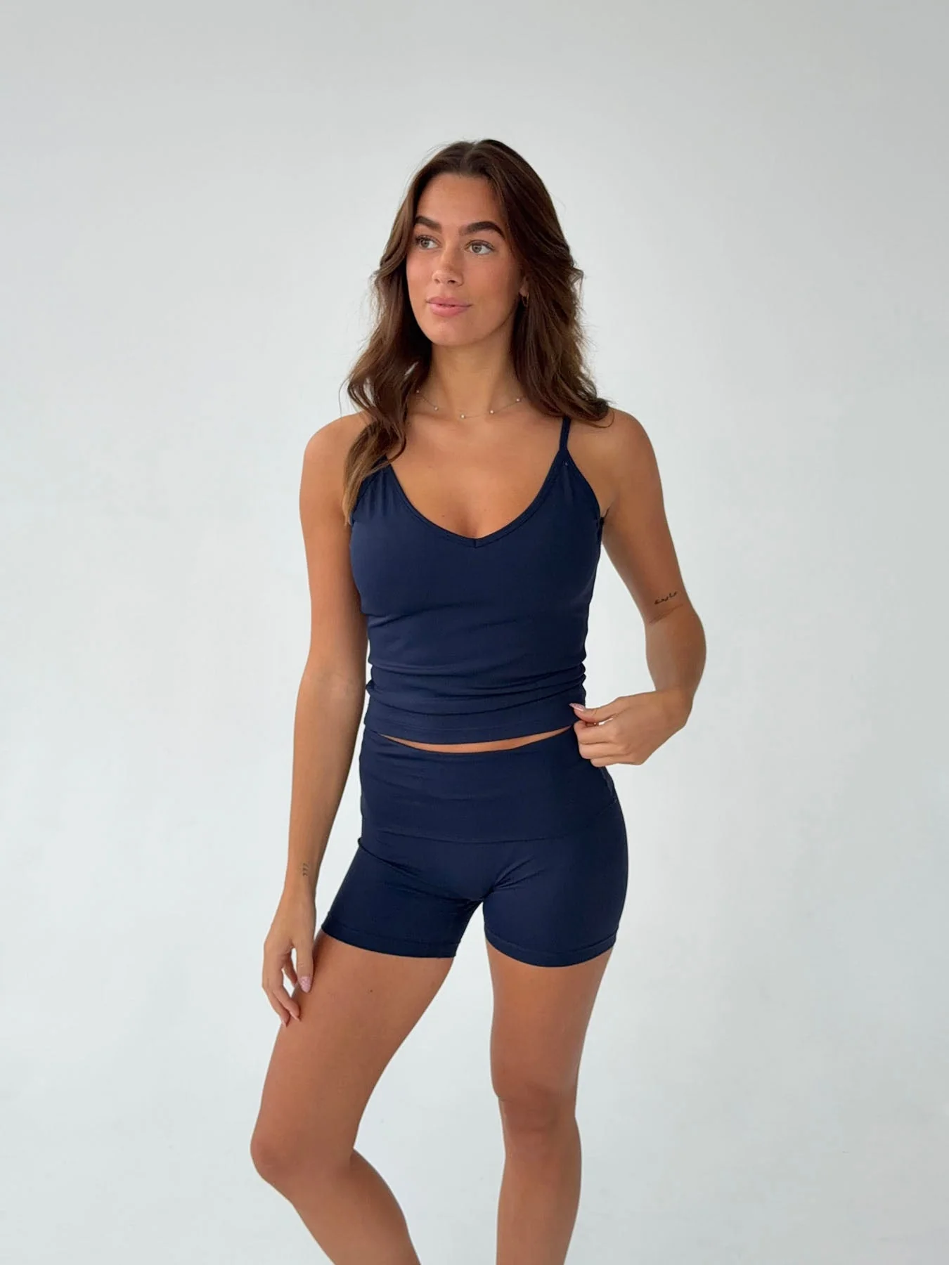 Lively v-neck tank top - Midnight 13 Lively v-neck tank top - Midnight