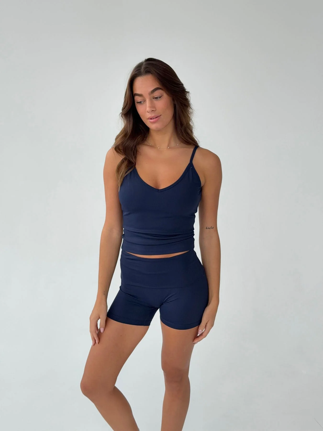 Lively v-neck tank top - Midnight 8 Lively v-neck tank top - Midnight